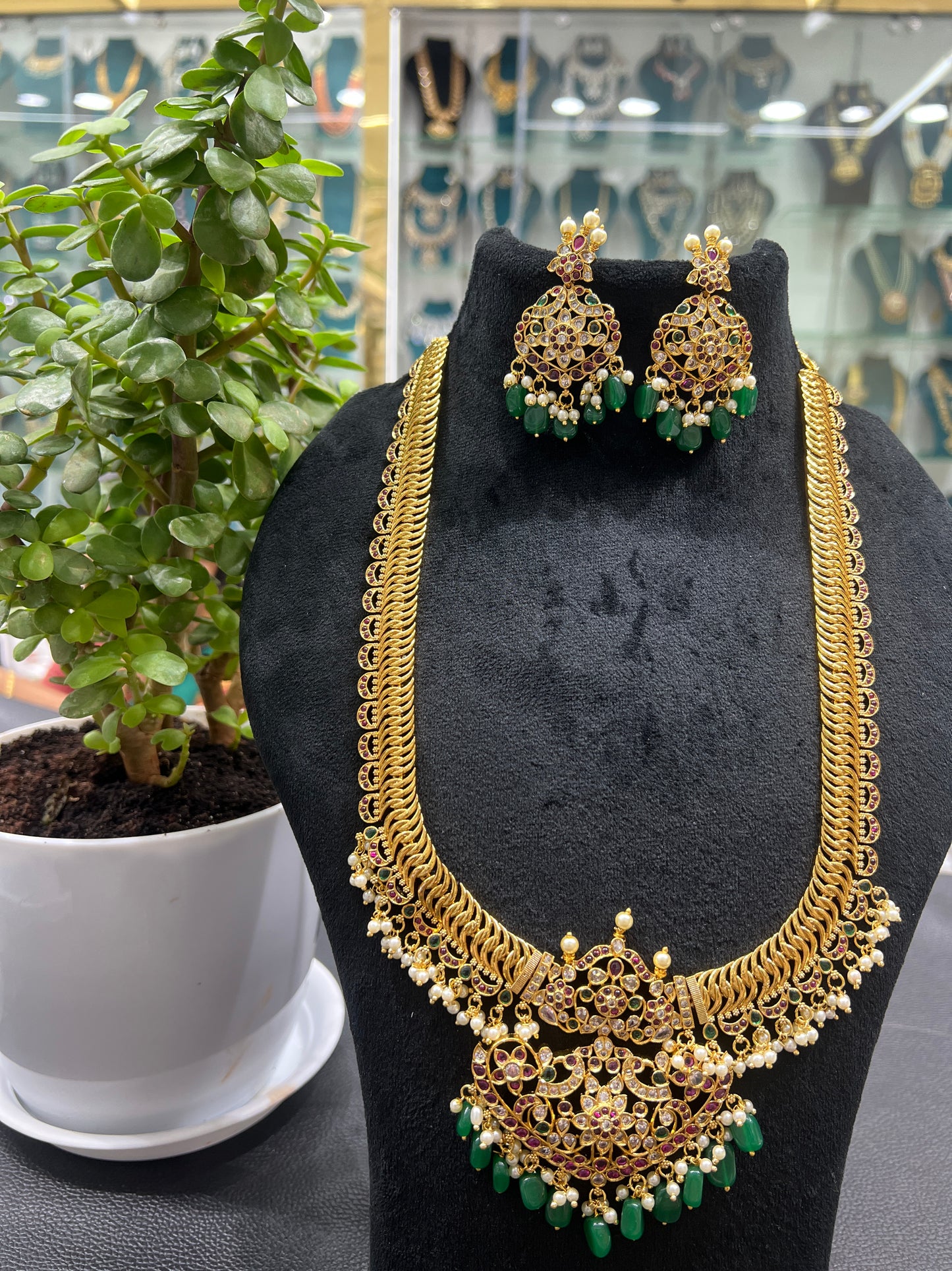 Matt necklace with pota stones long