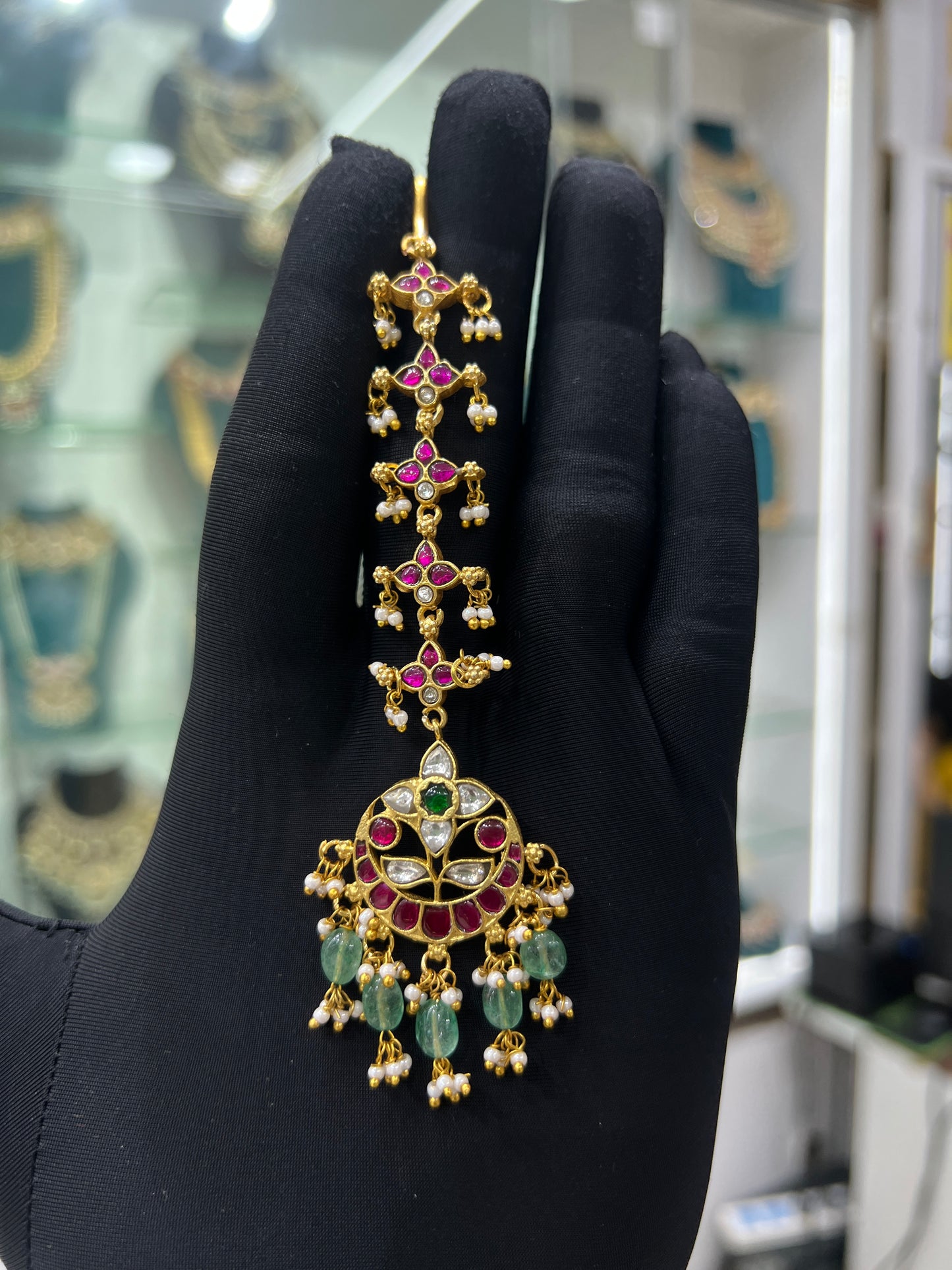 Kundan Tika