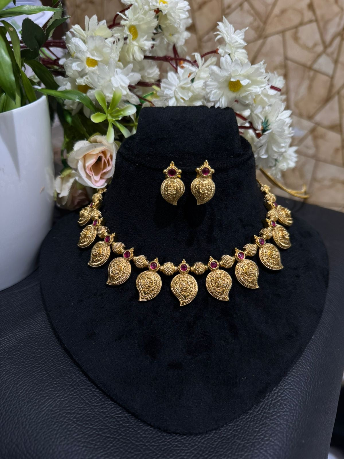 Matt necklace