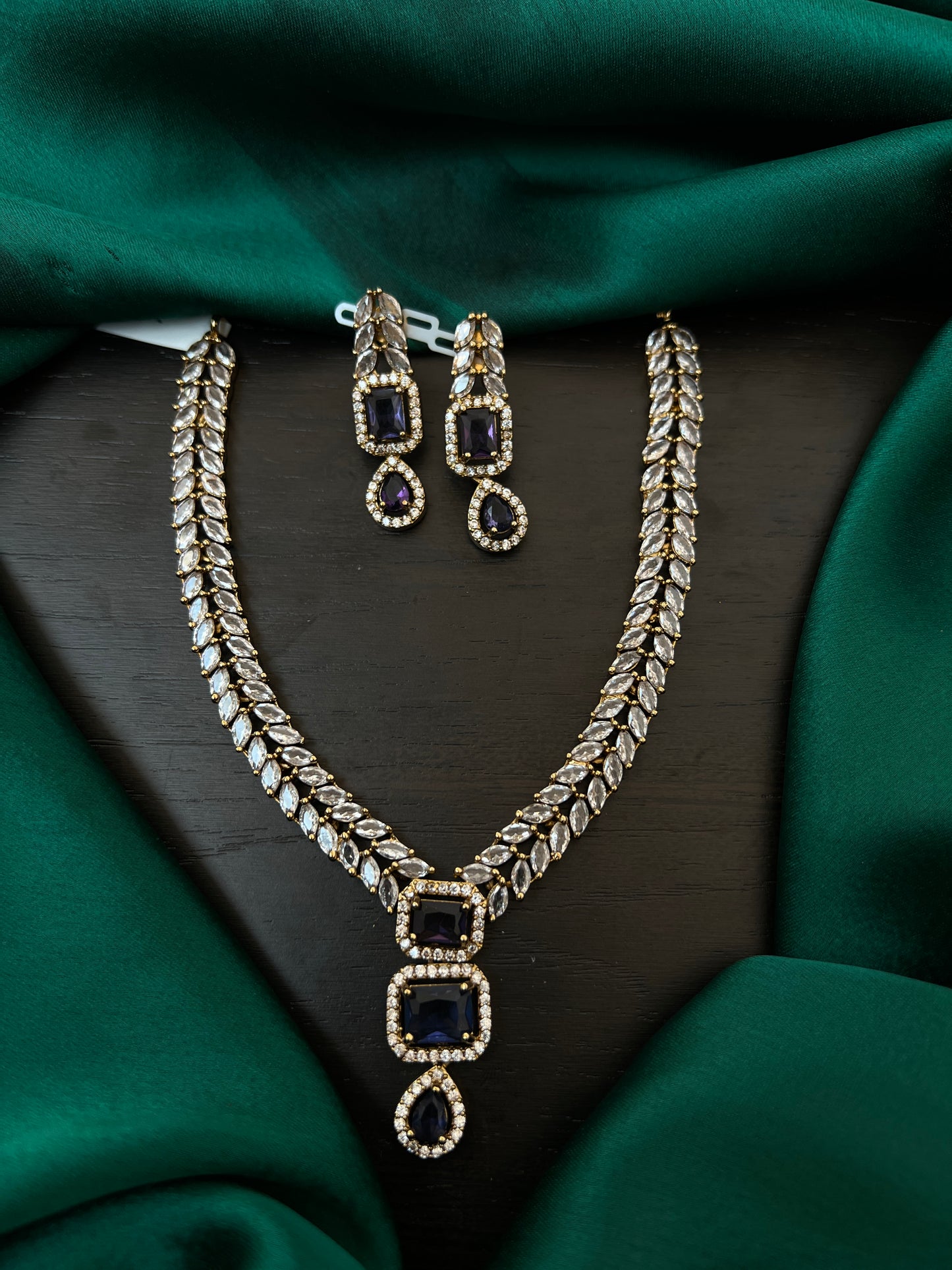 Victoria necklace