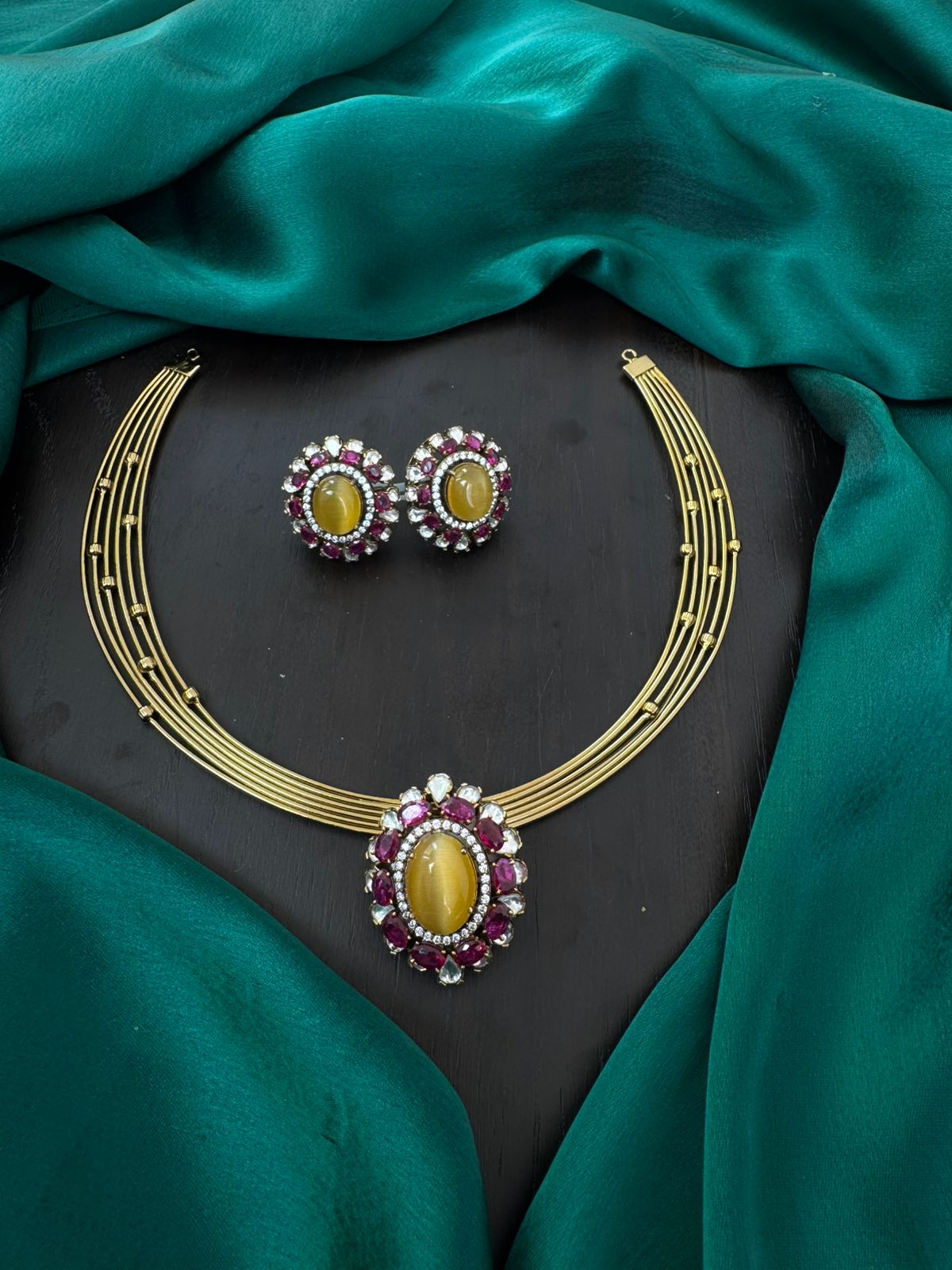 Hasli with mossonite locket set
