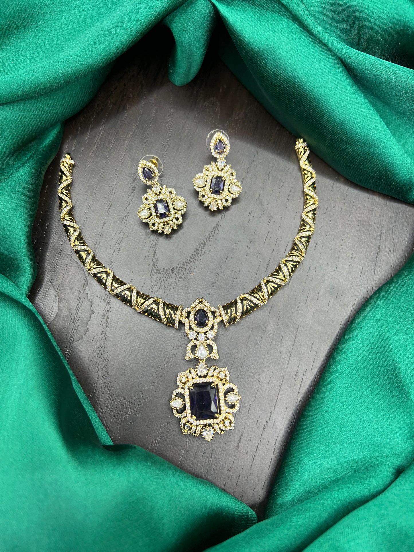 Victoria necklace kante