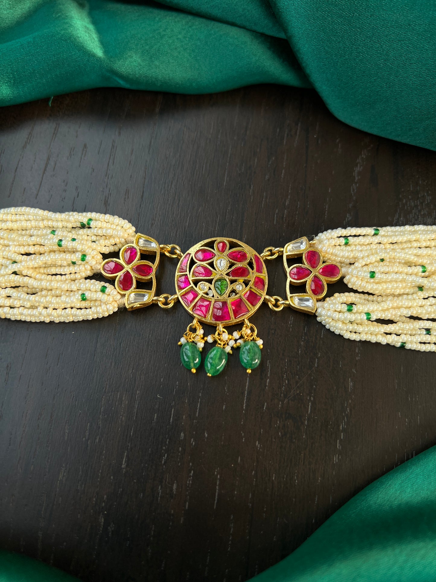 Kundan choker