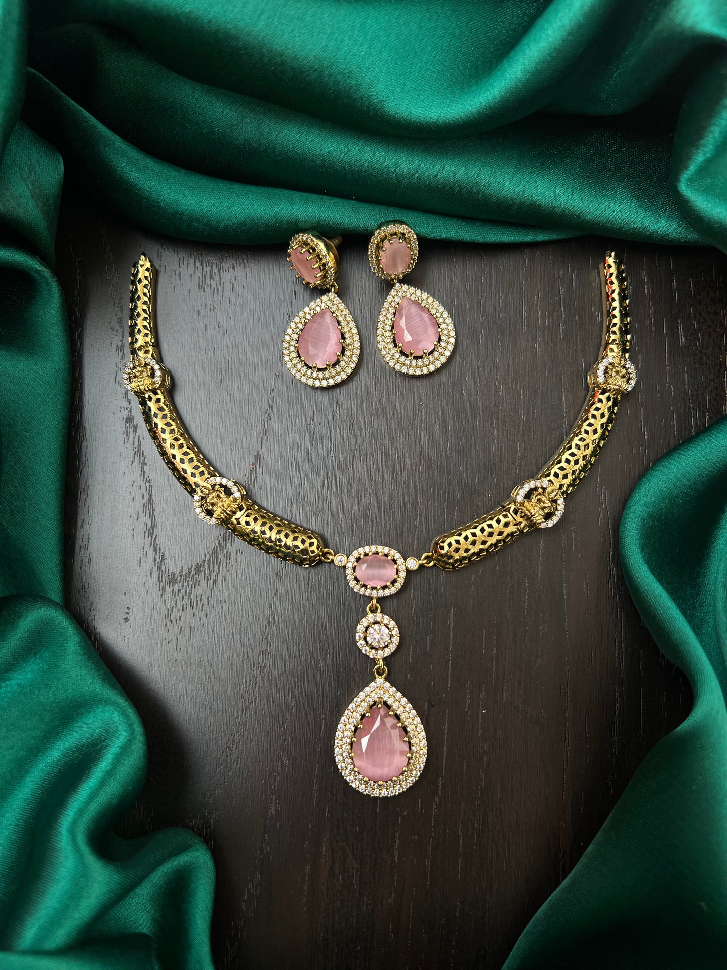 KANTI NECKLACE