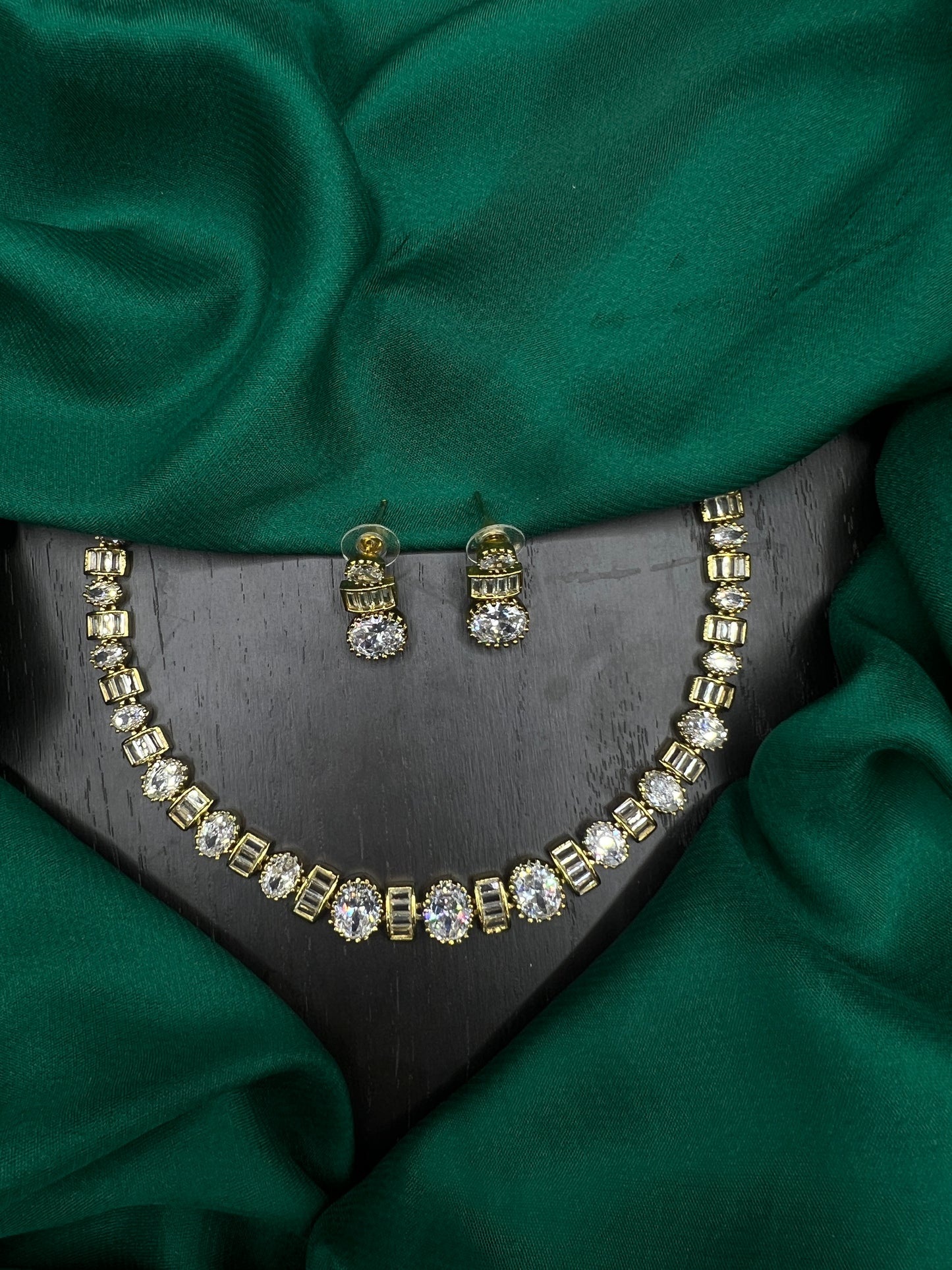 Victoria necklace