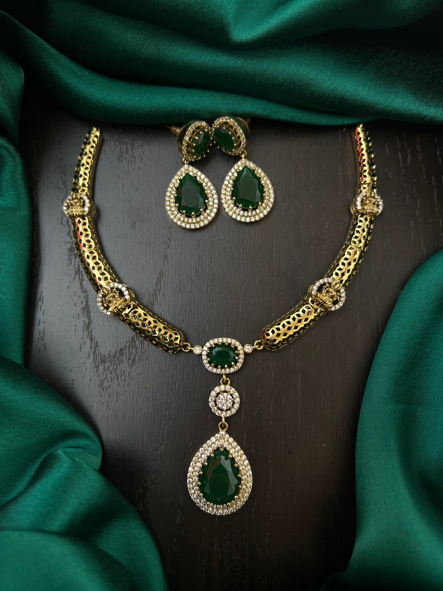 KANTI NECKLACE
