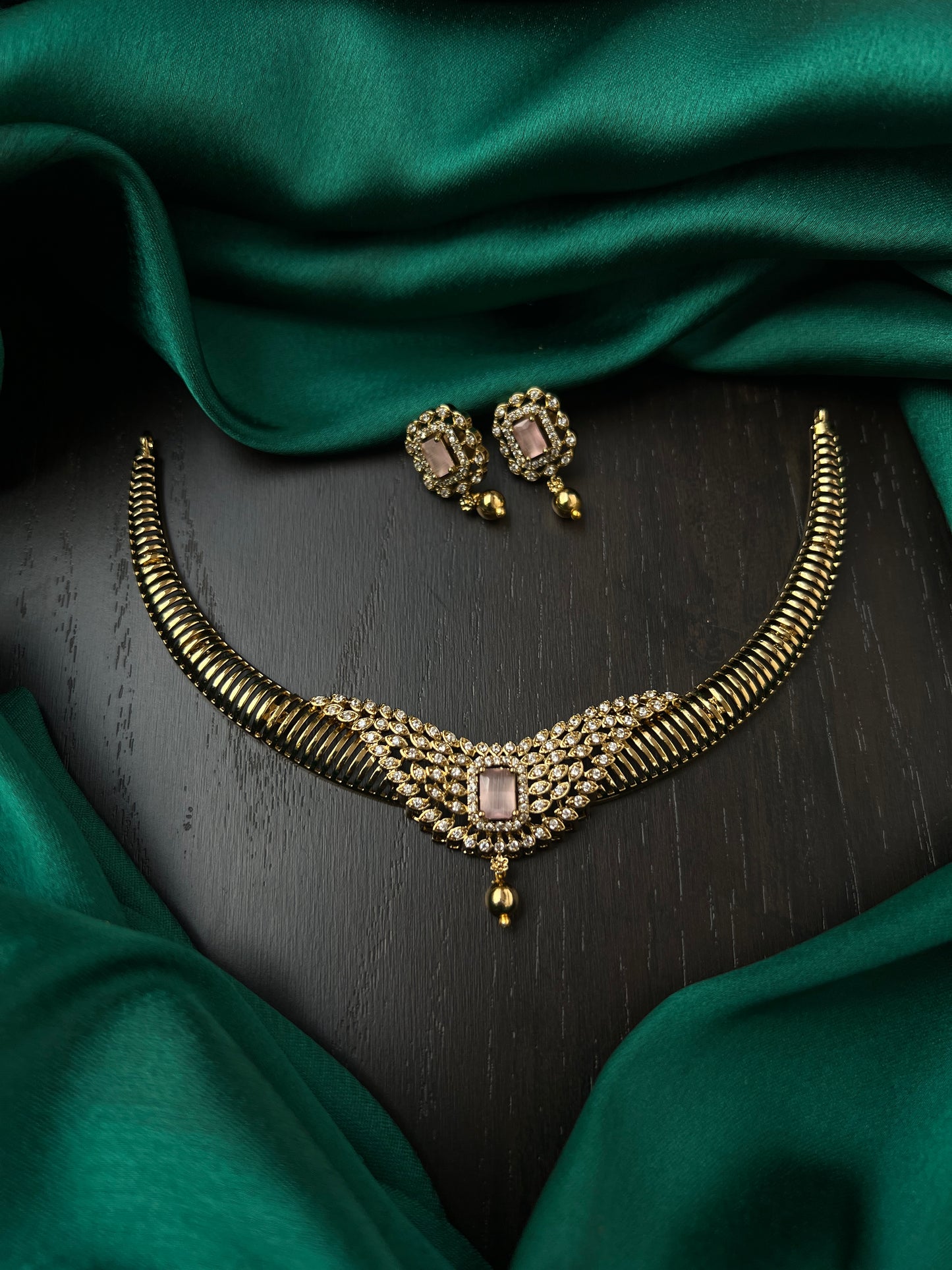 KANTI NECKLACE