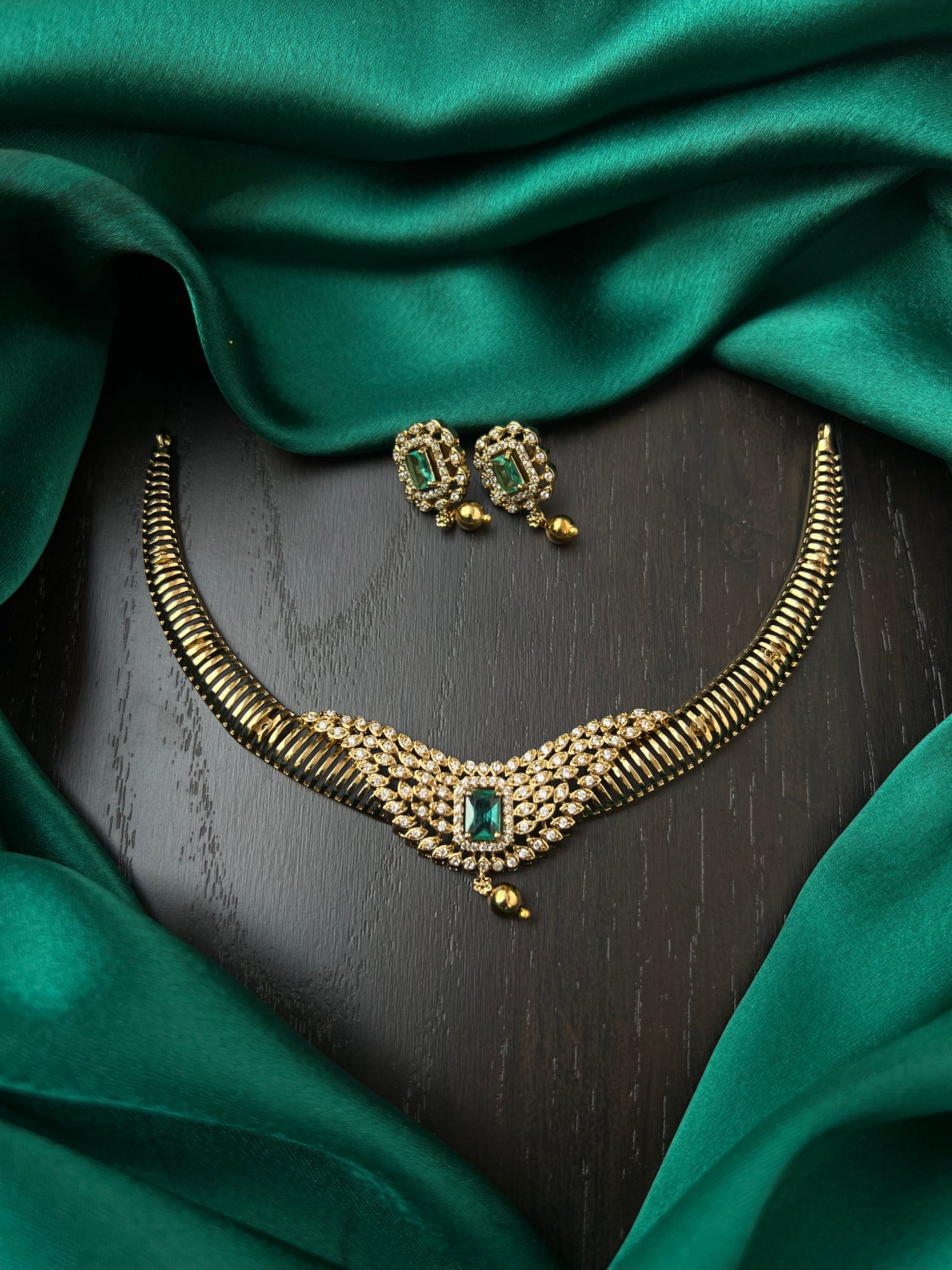 KANTI NECKLACE