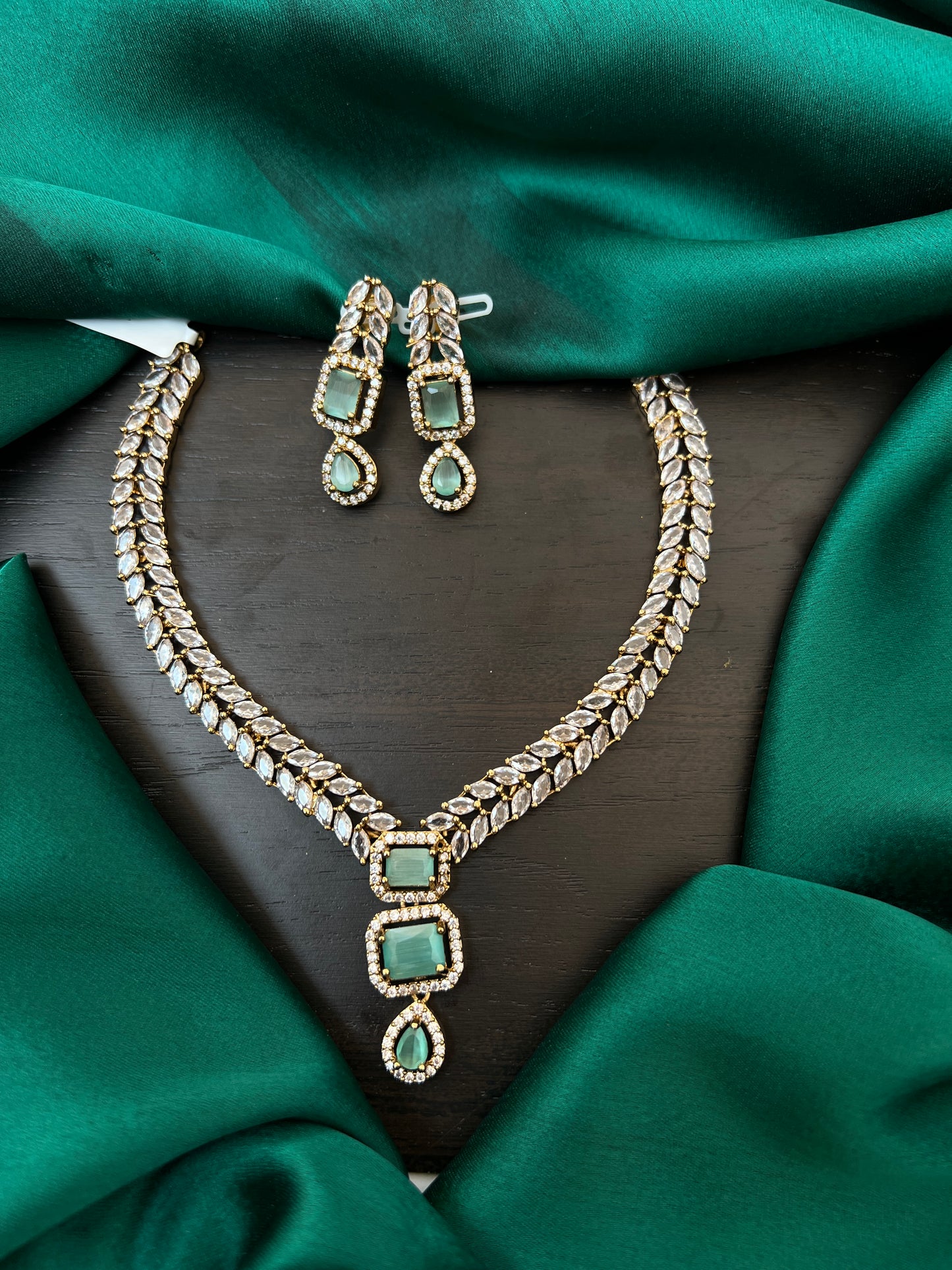 Victoria necklace