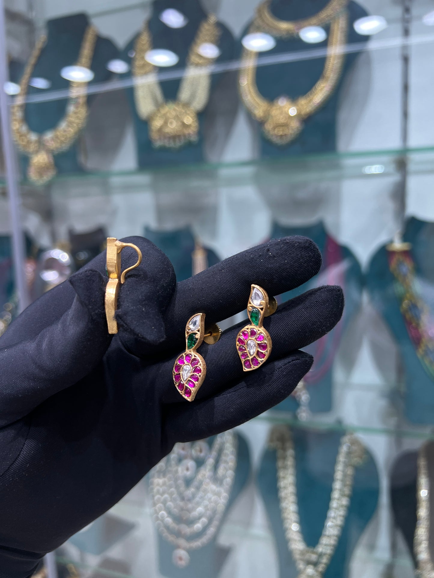Kundan pendent set