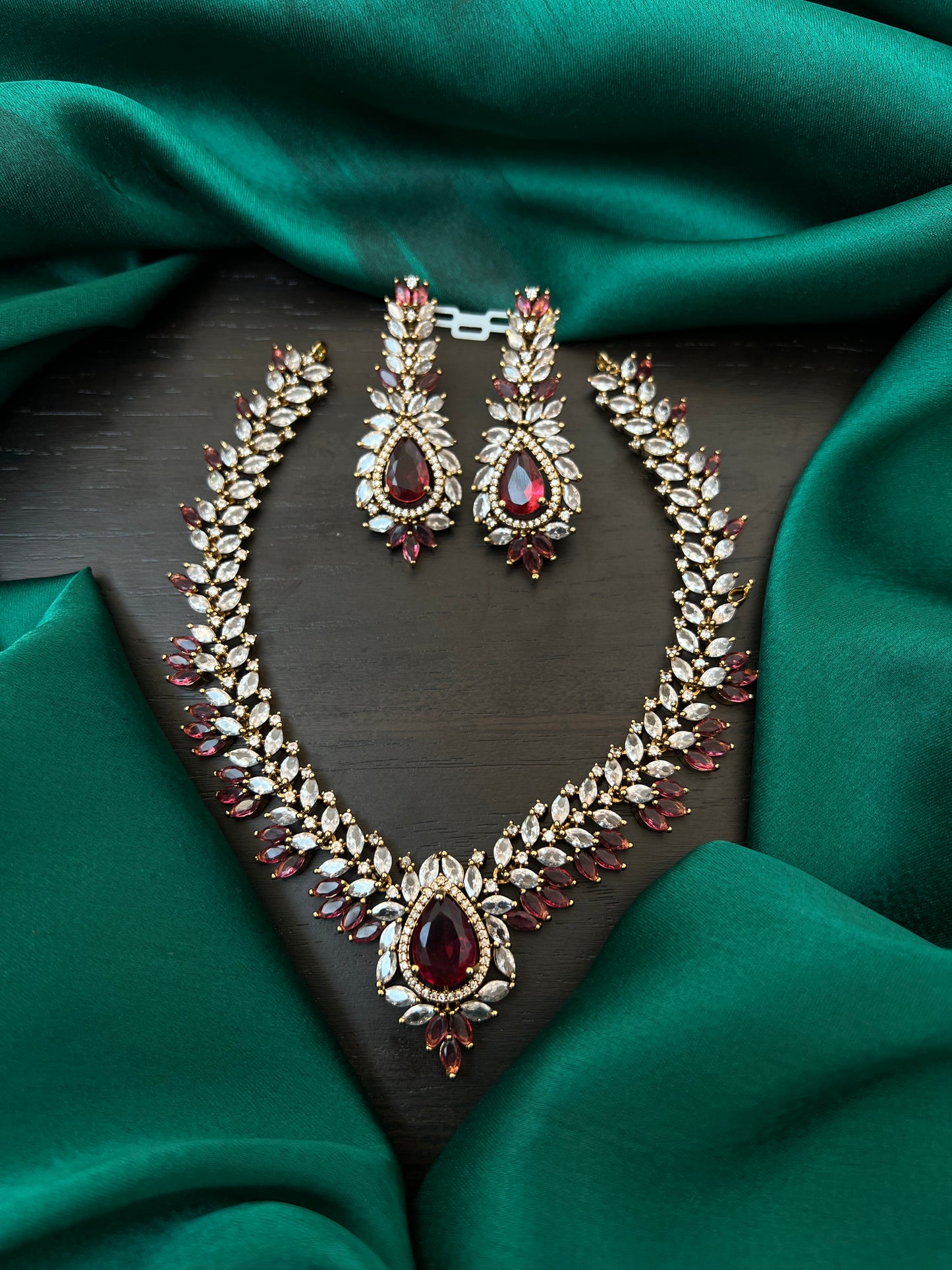 Victoria necklace