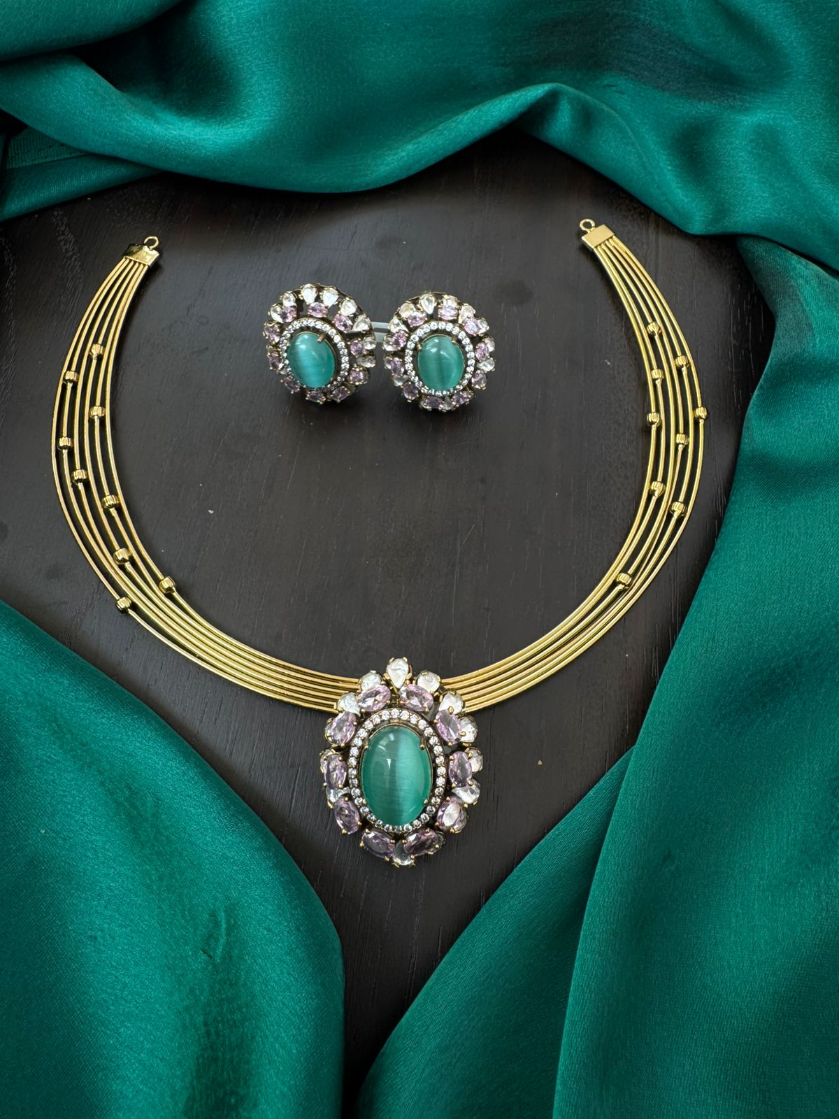 Hasli with mossonite locket set
