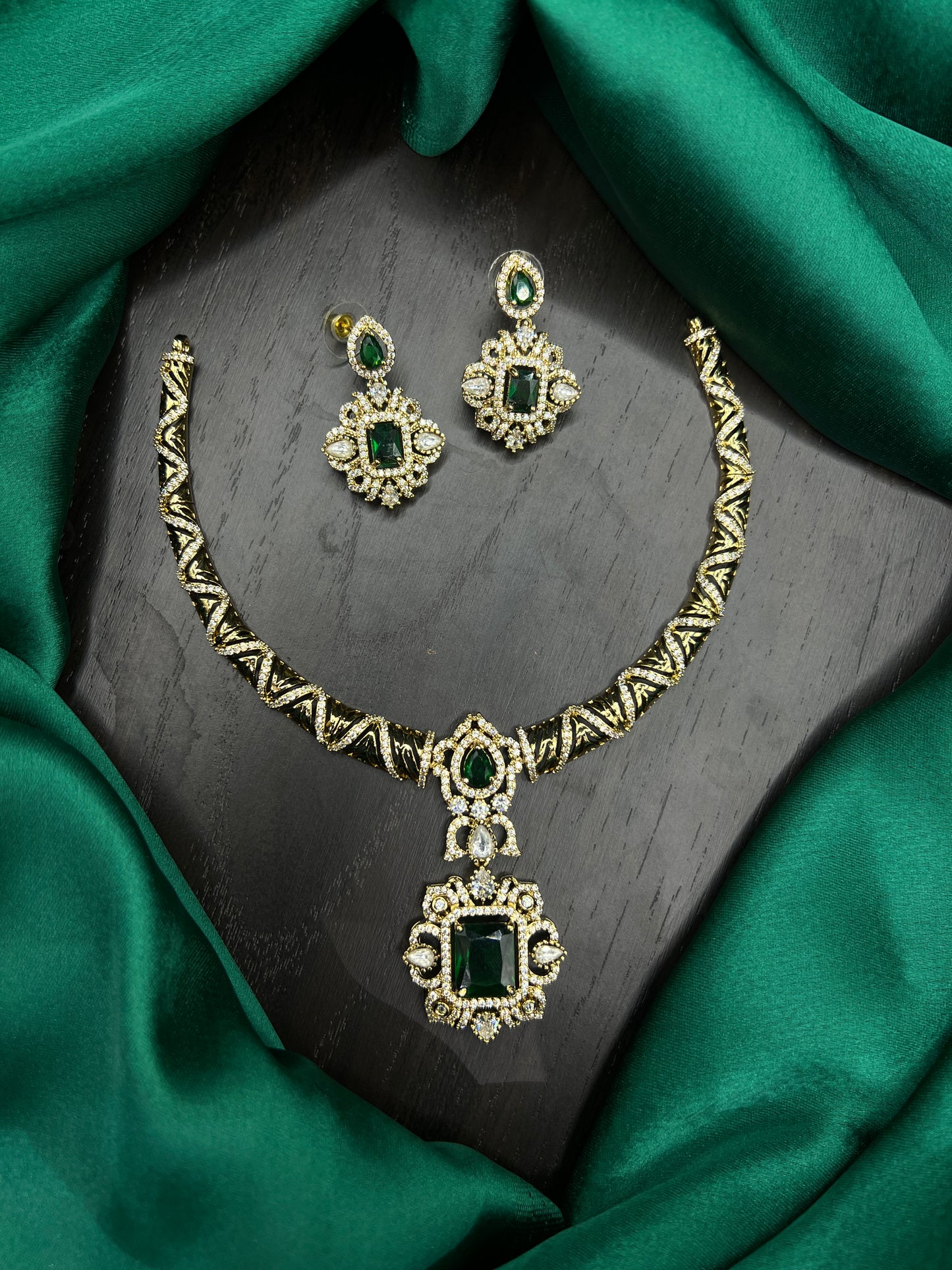 Victoria necklace kante