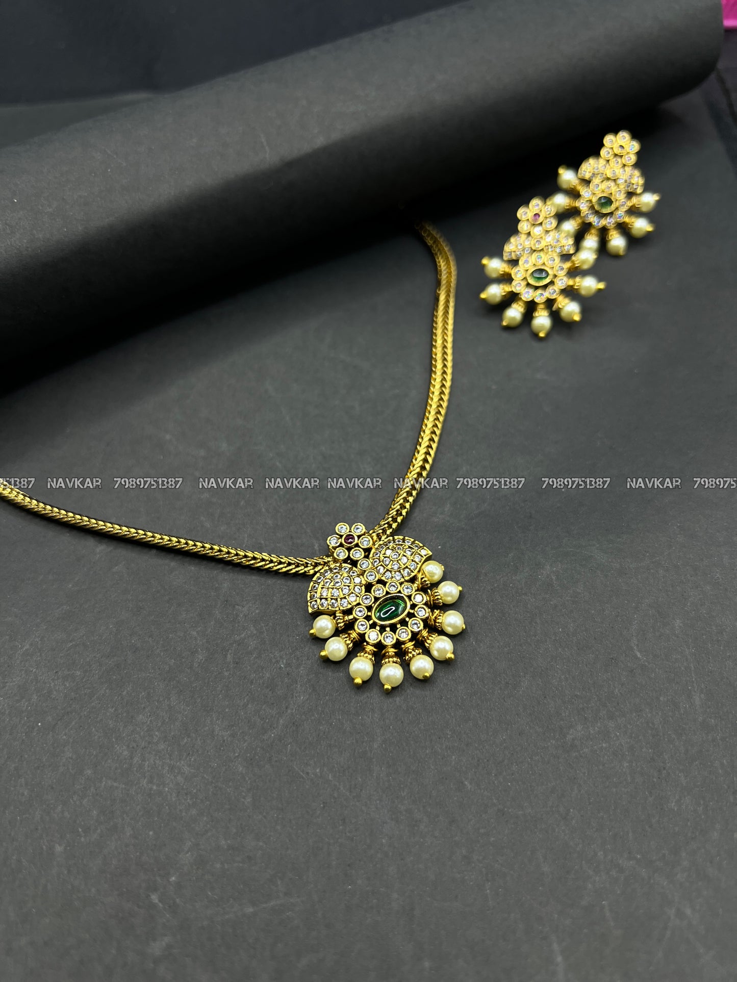 Mat necklace and earrings