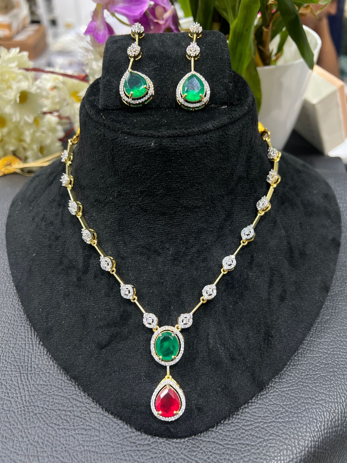 SIMPLE NECKLACE