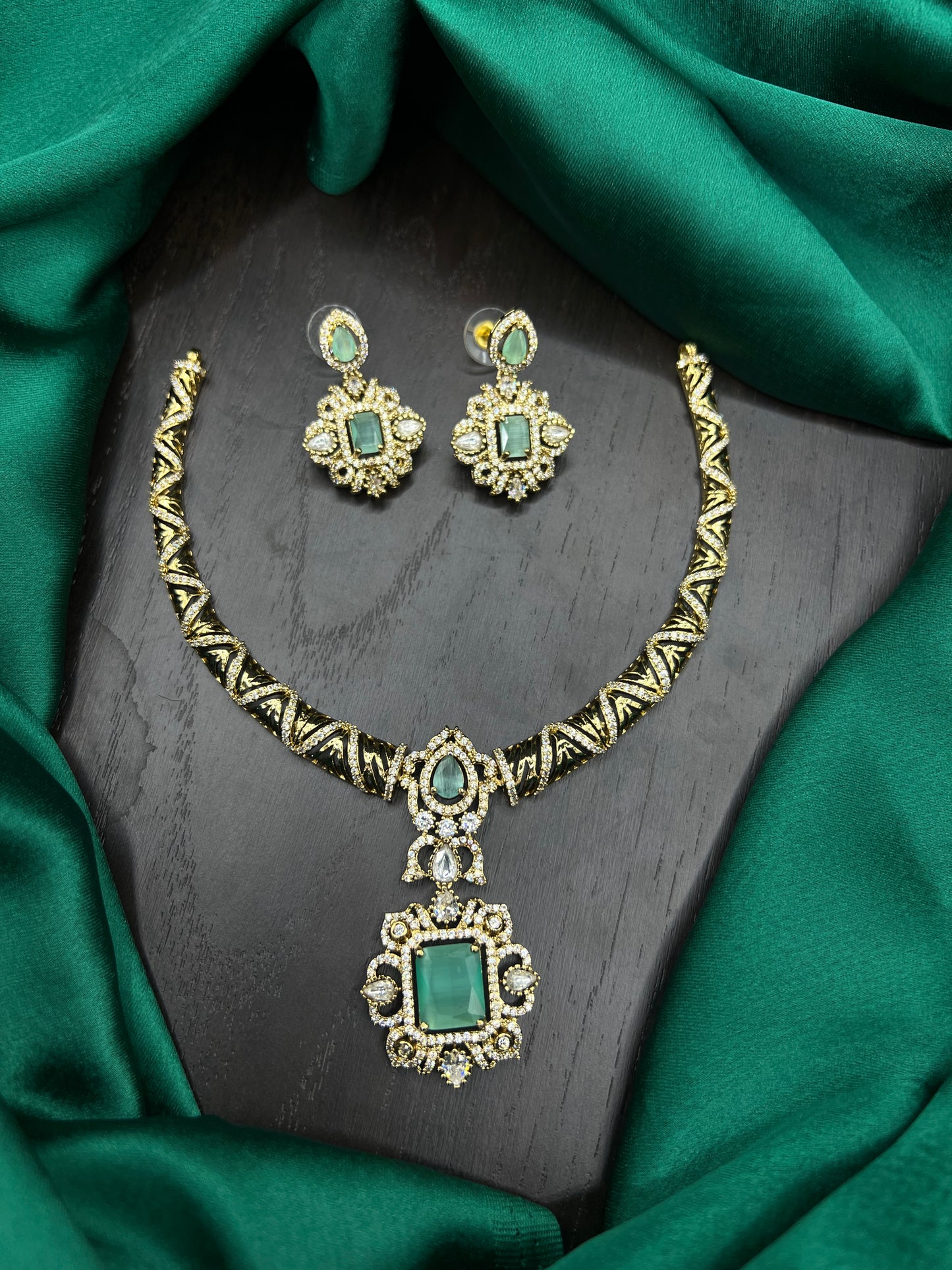 Victoria necklace kante