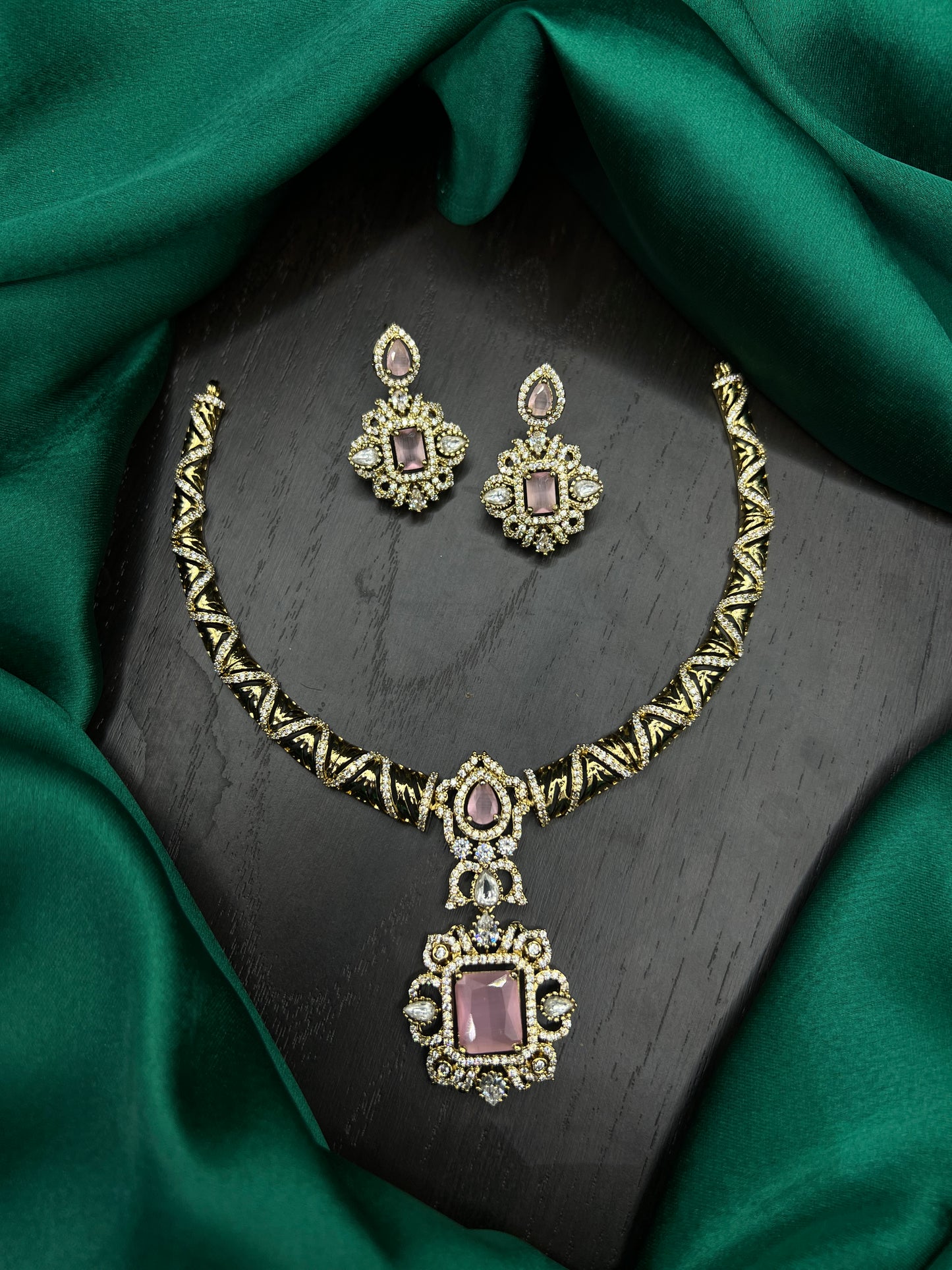 Victoria necklace kante