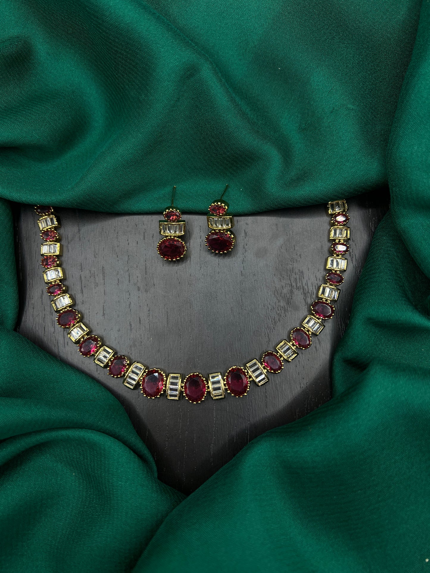 Victoria necklace