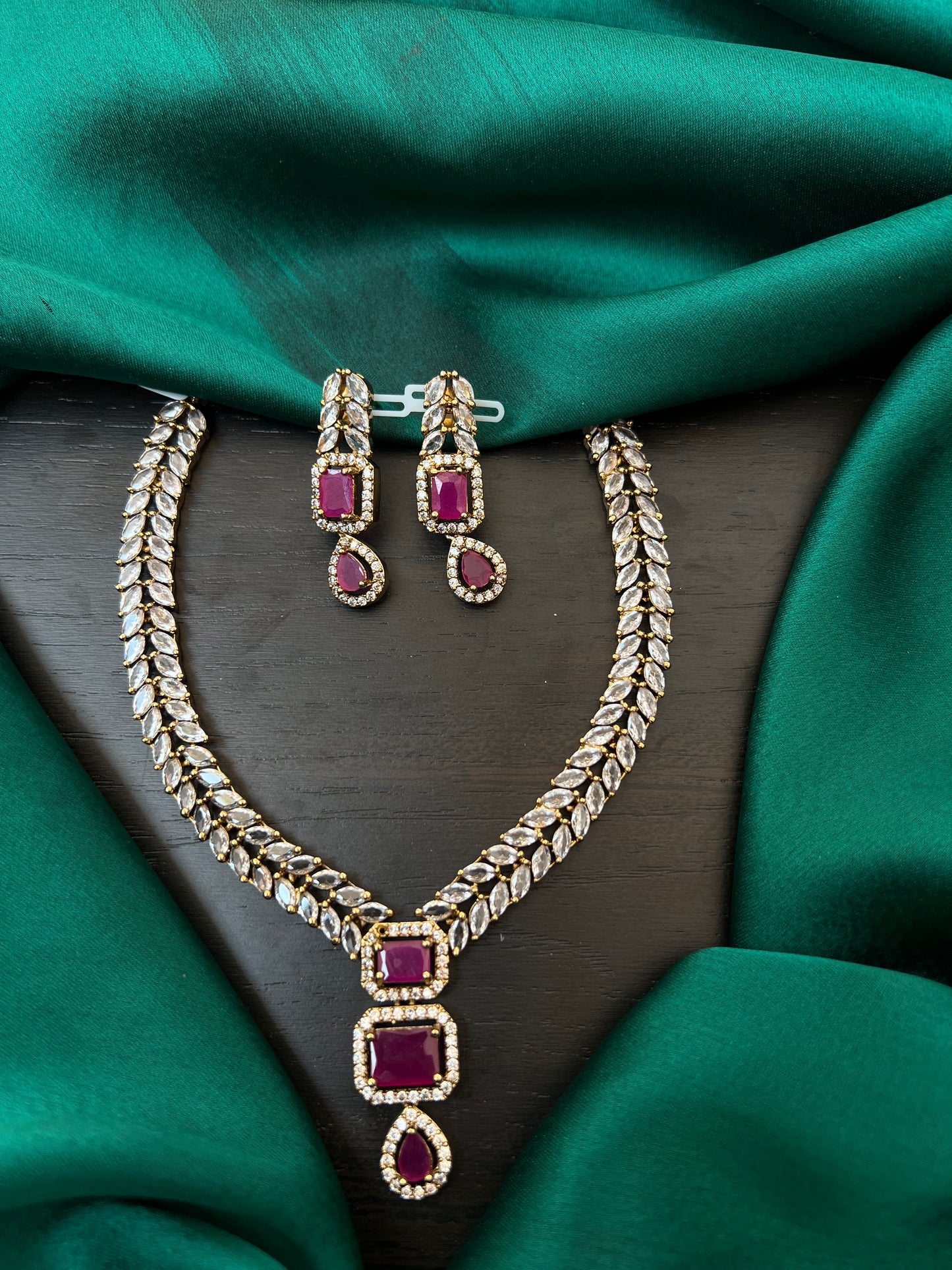 Victoria necklace