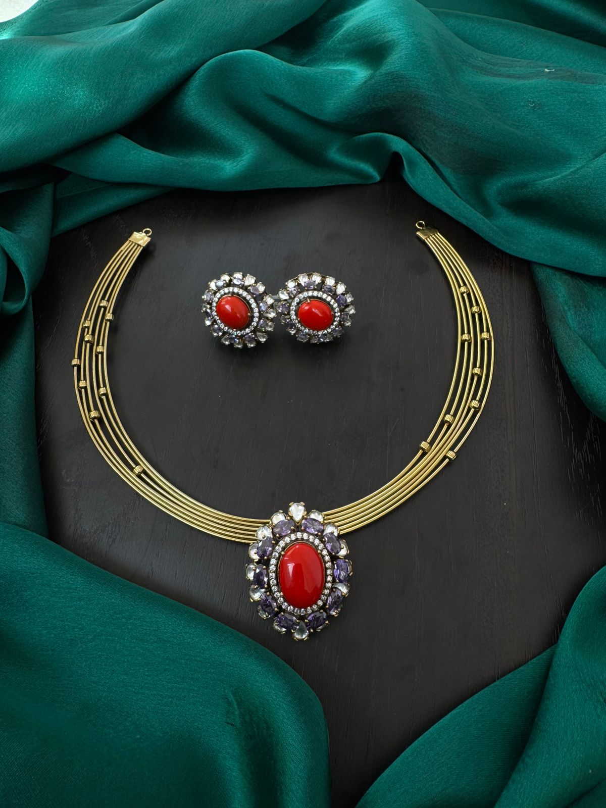 Hasli with mossonite locket set