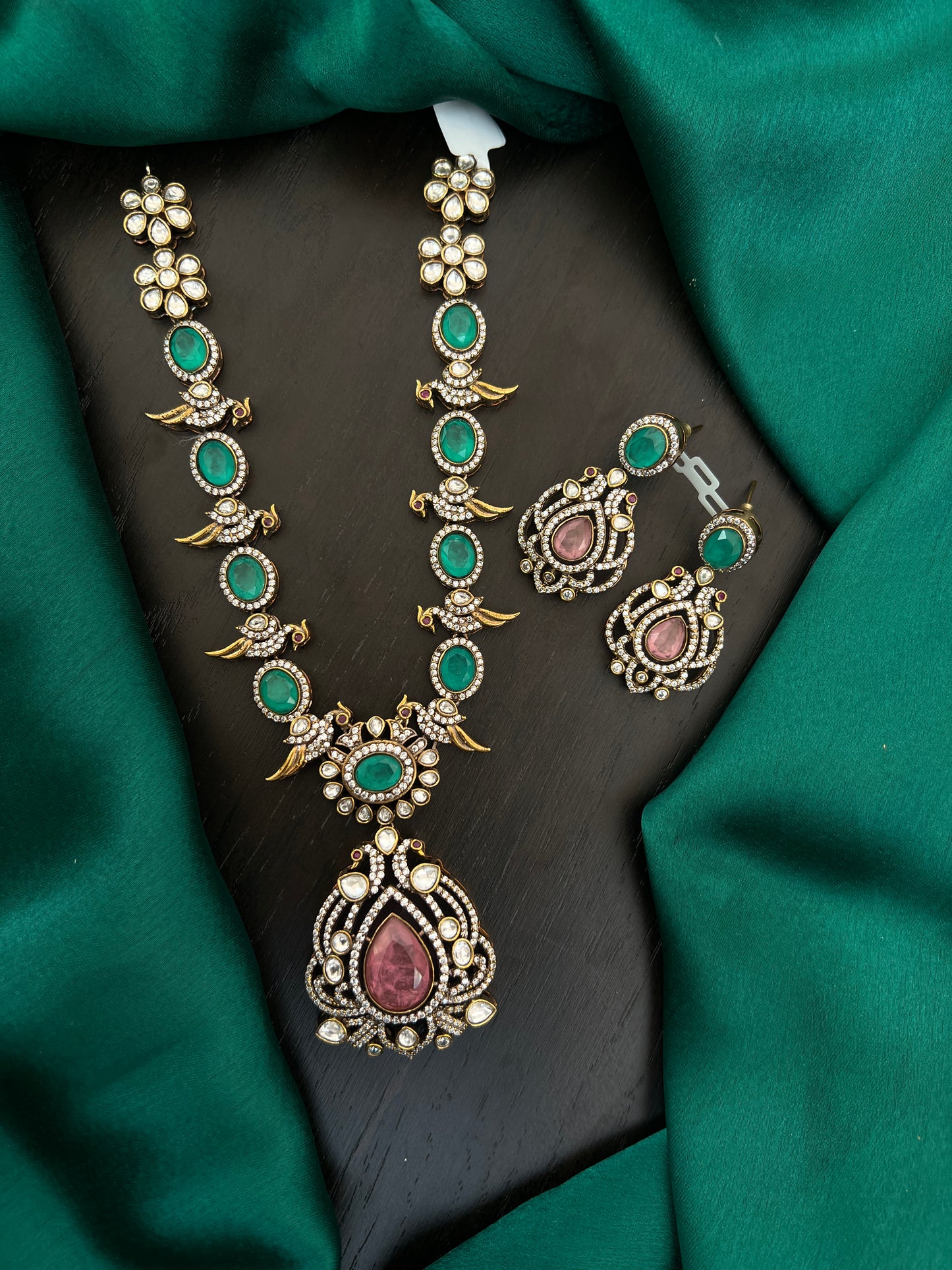 Parrot necklace with mossonite stones