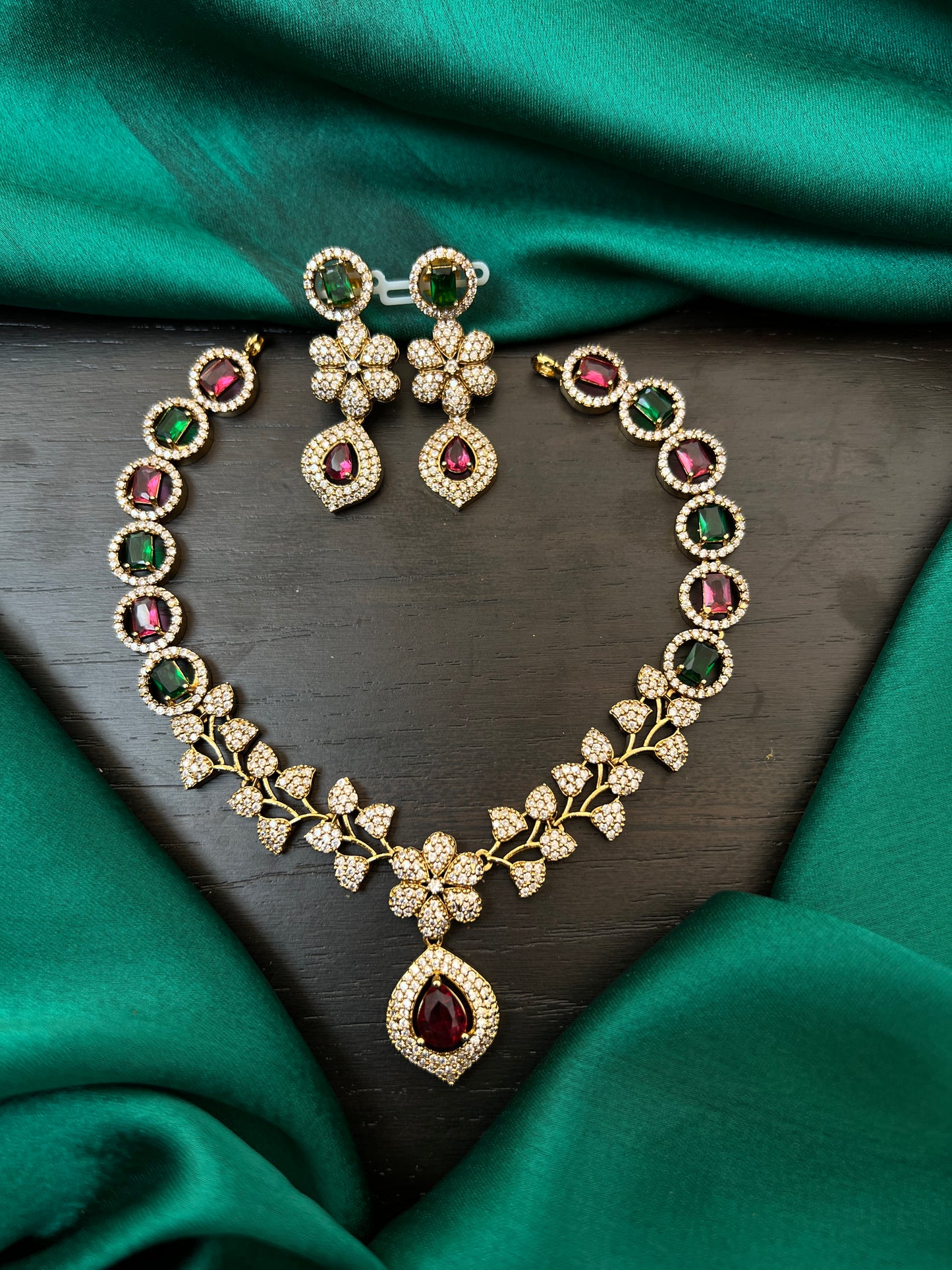 Victoria necklace