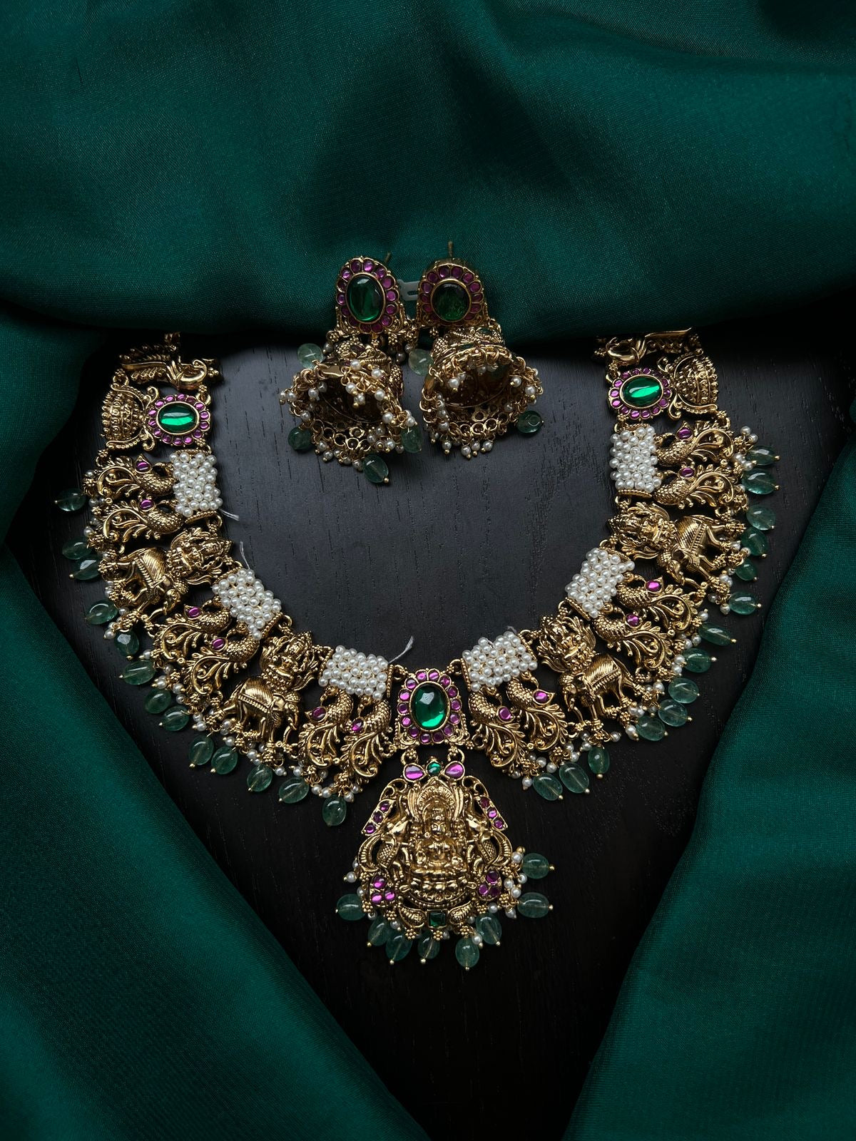 Short necklace