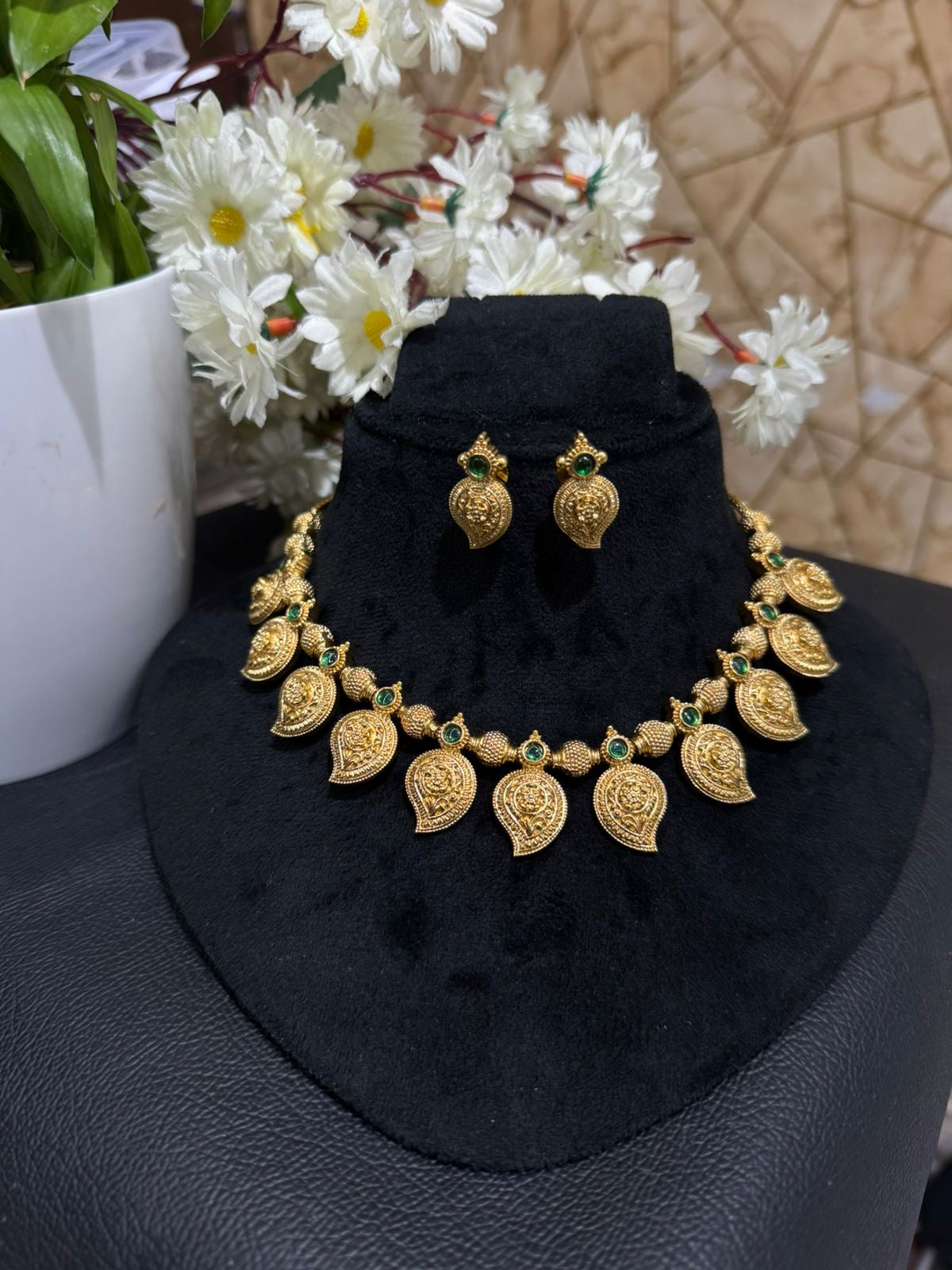 Matt necklace