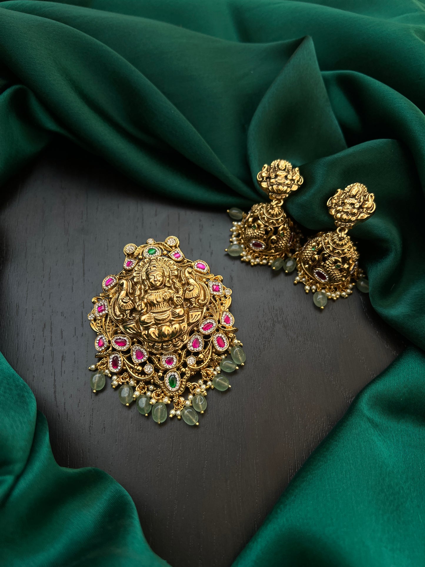 Kundan locket