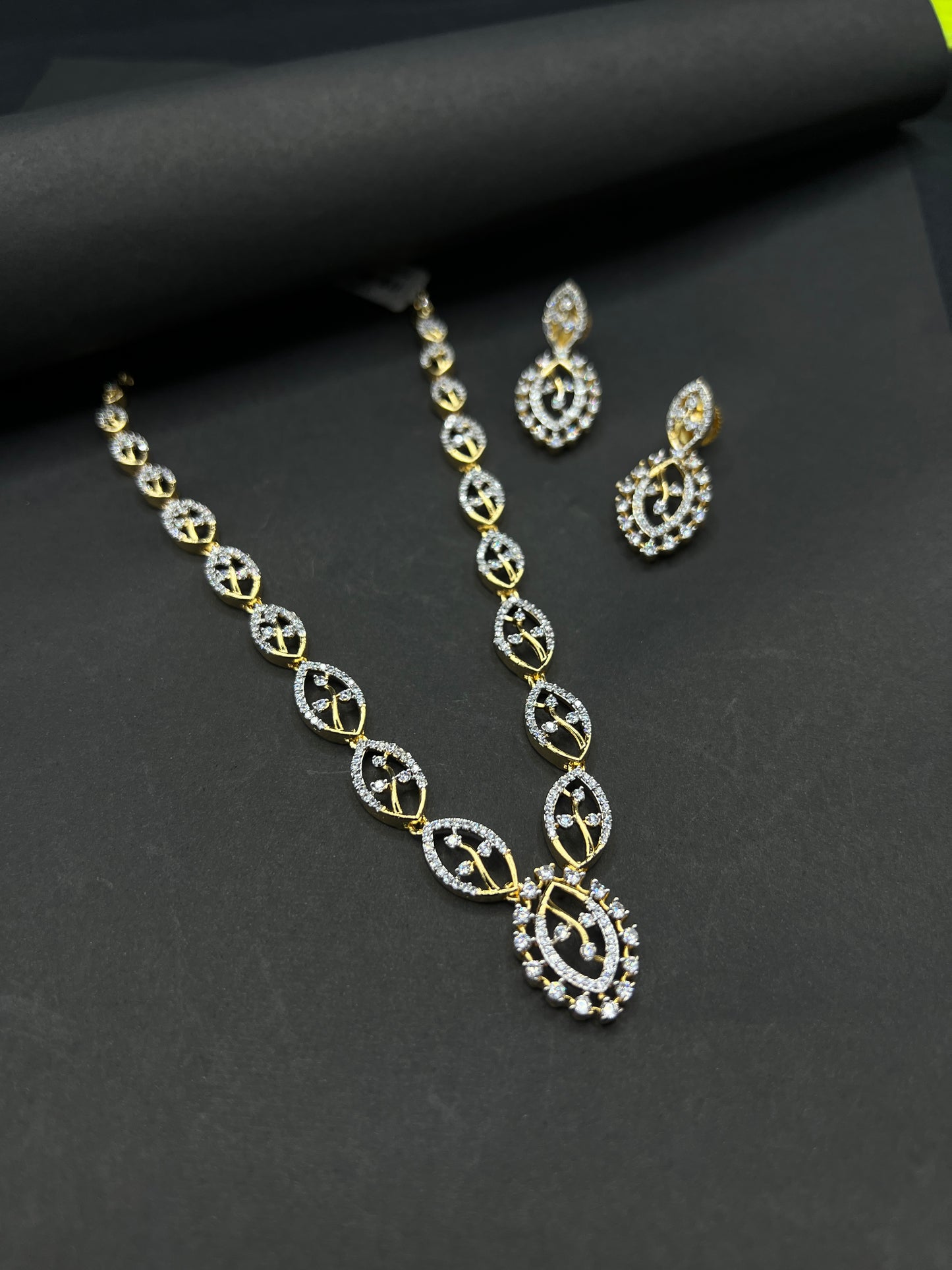 GJ NECKLACE AND EARRINGS