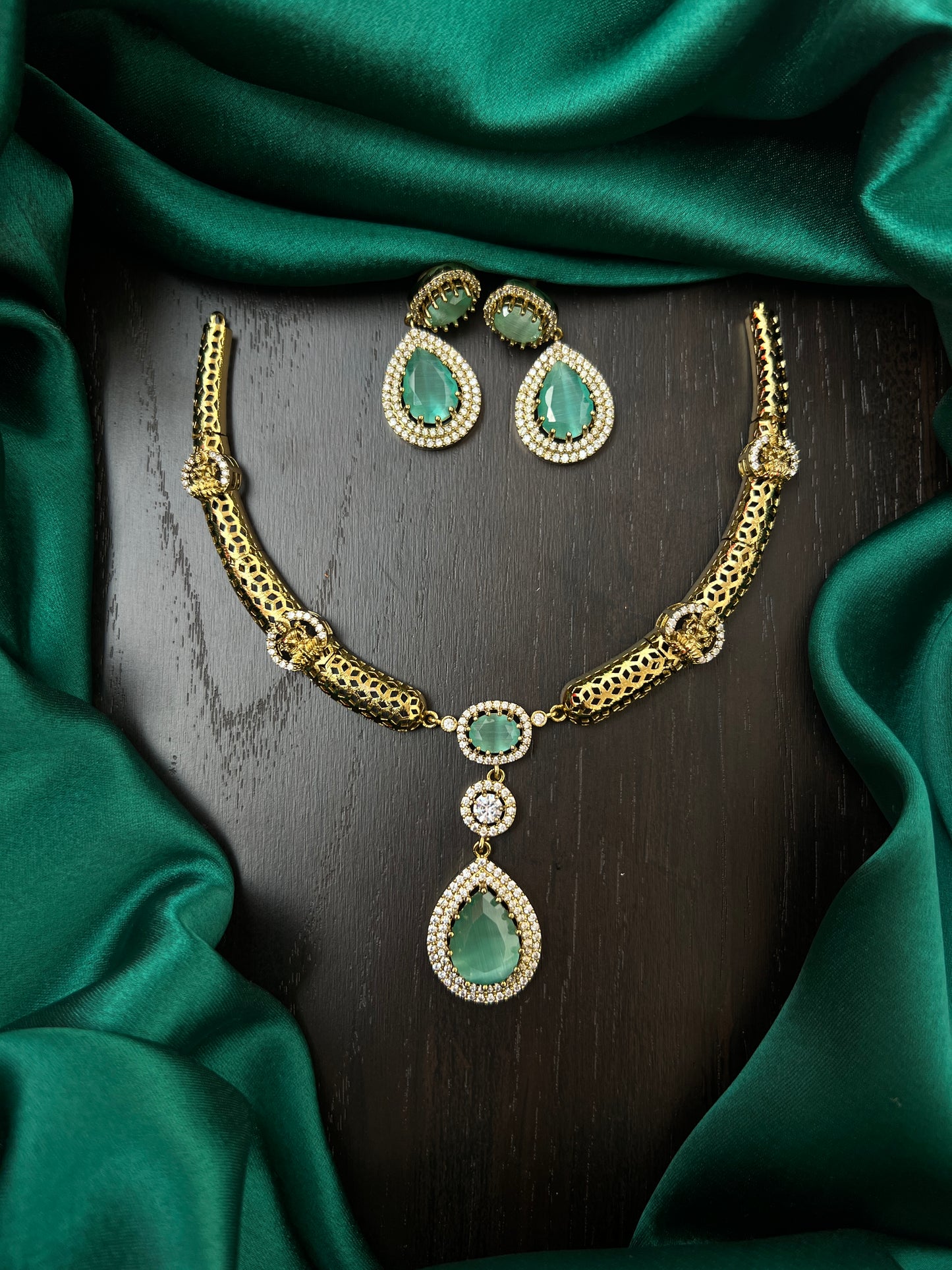 KANTI NECKLACE