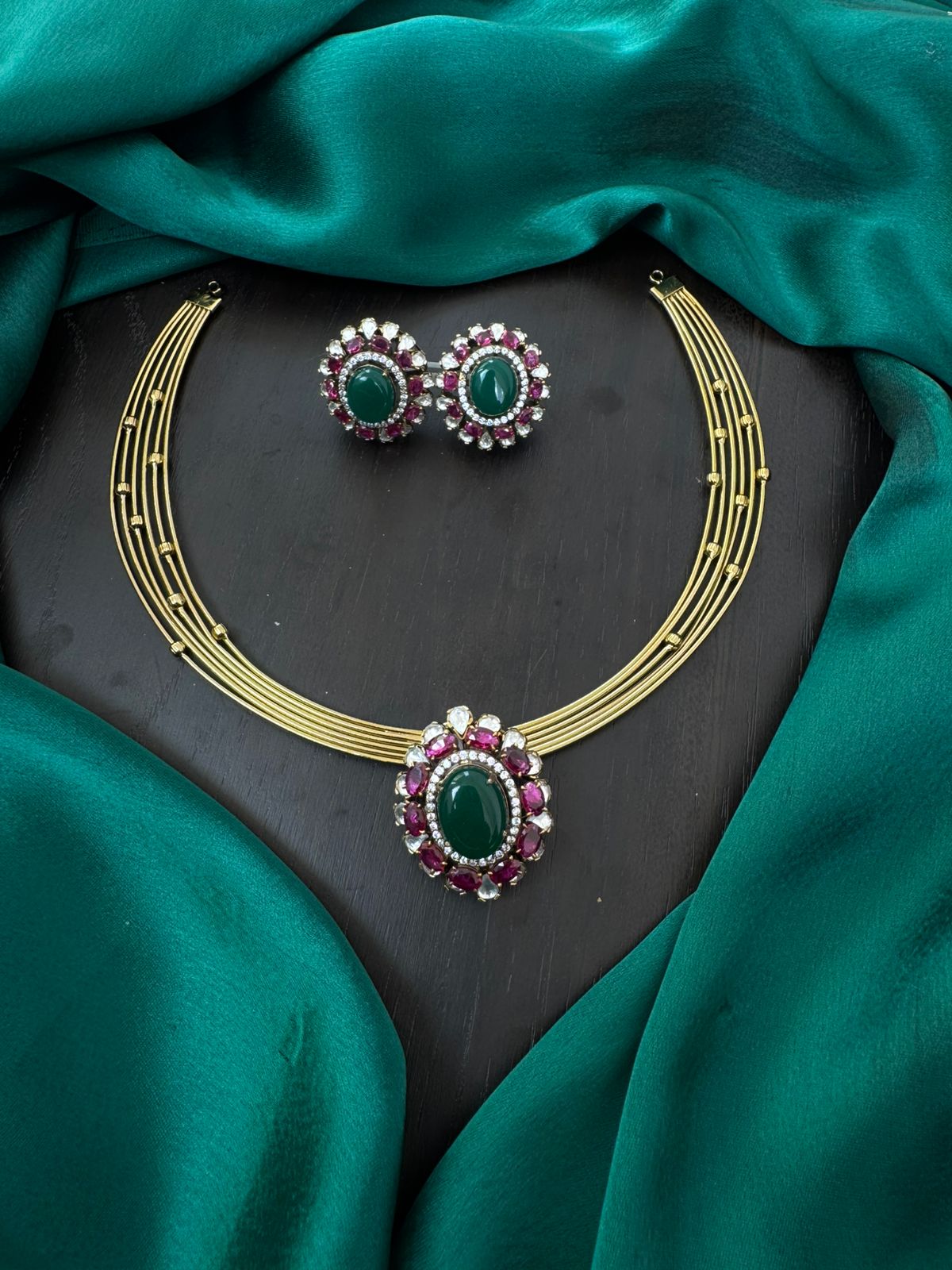 Hasli with mossonite locket set