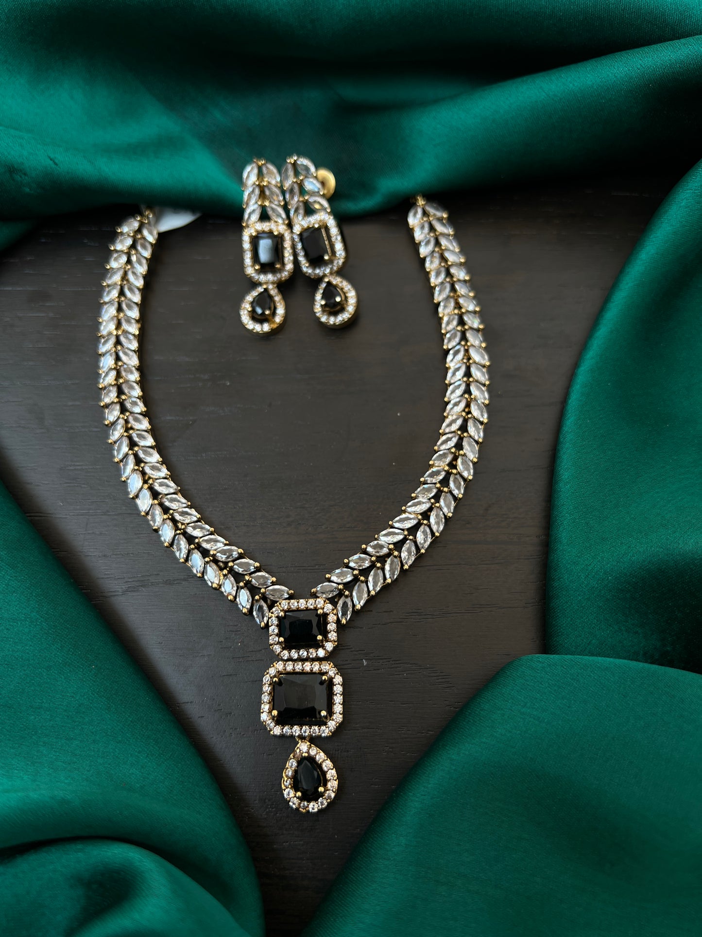 Victoria necklace
