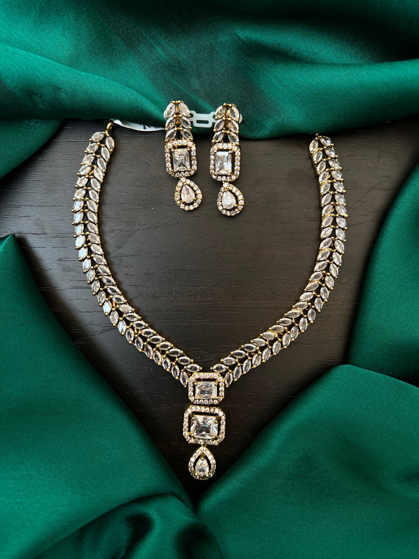 Victoria necklace