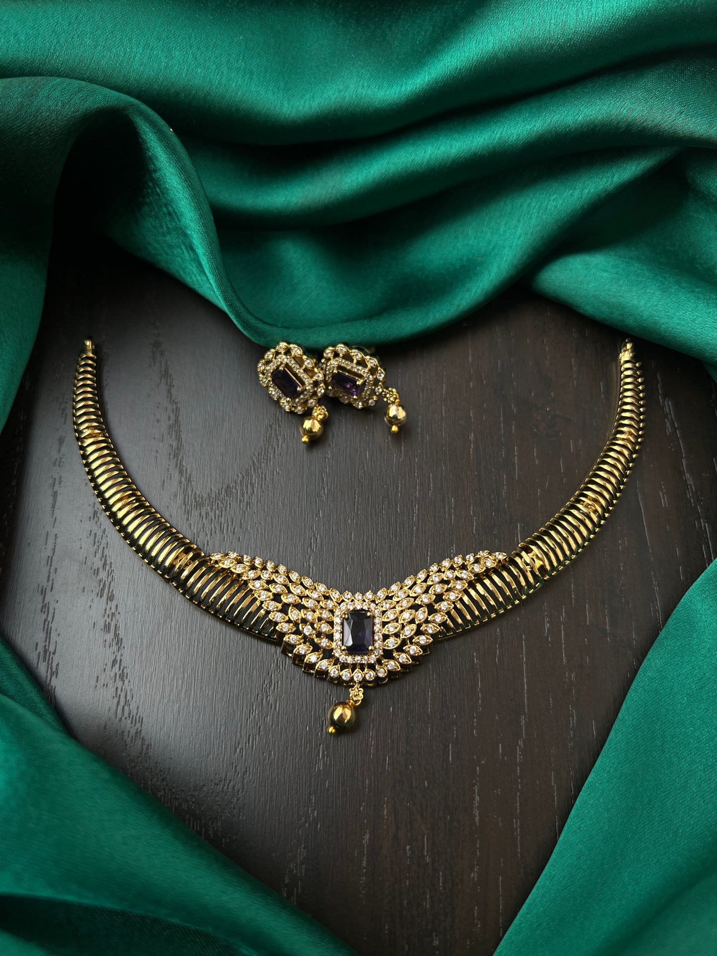 KANTI NECKLACE