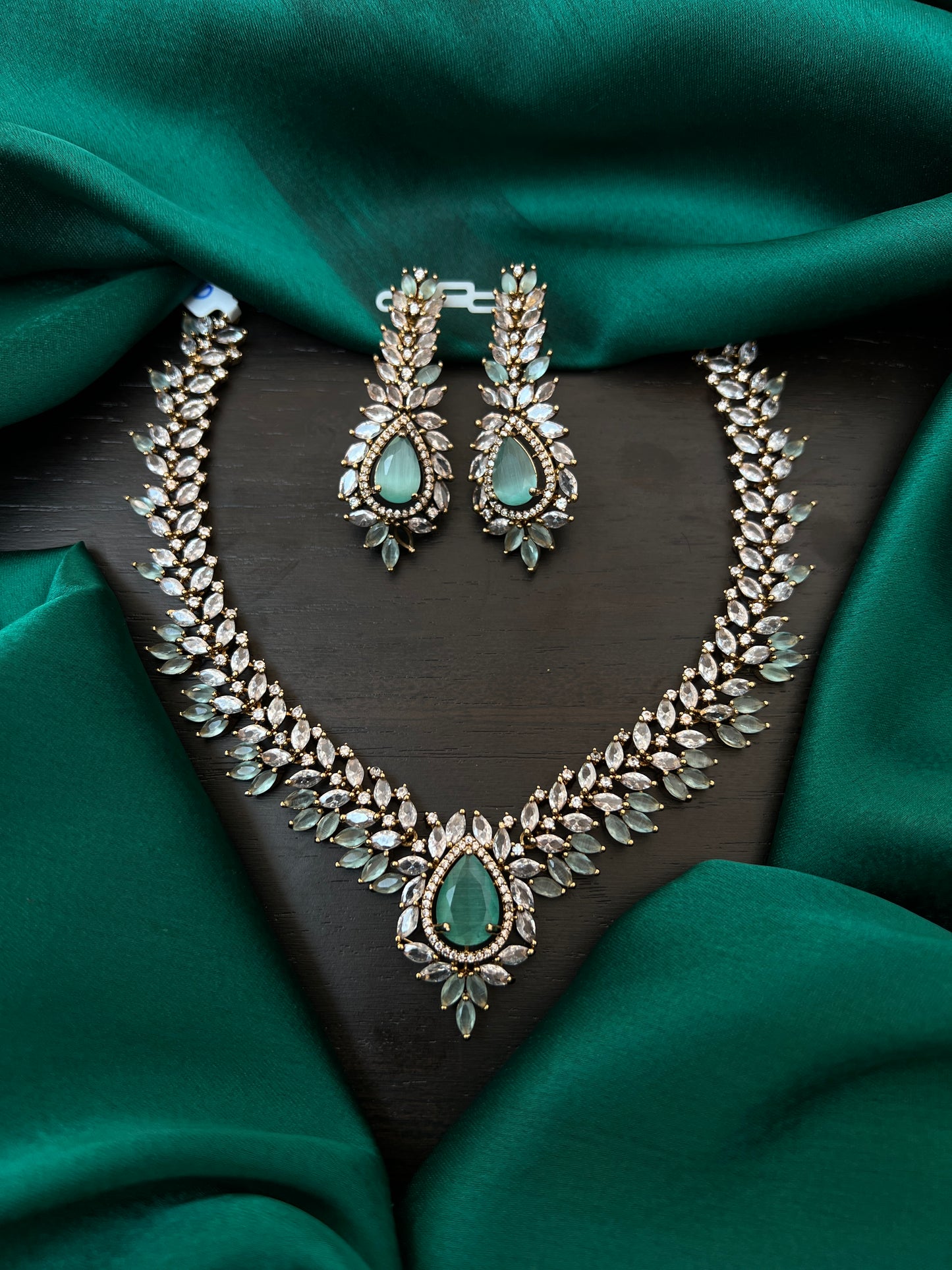 Victoria necklace