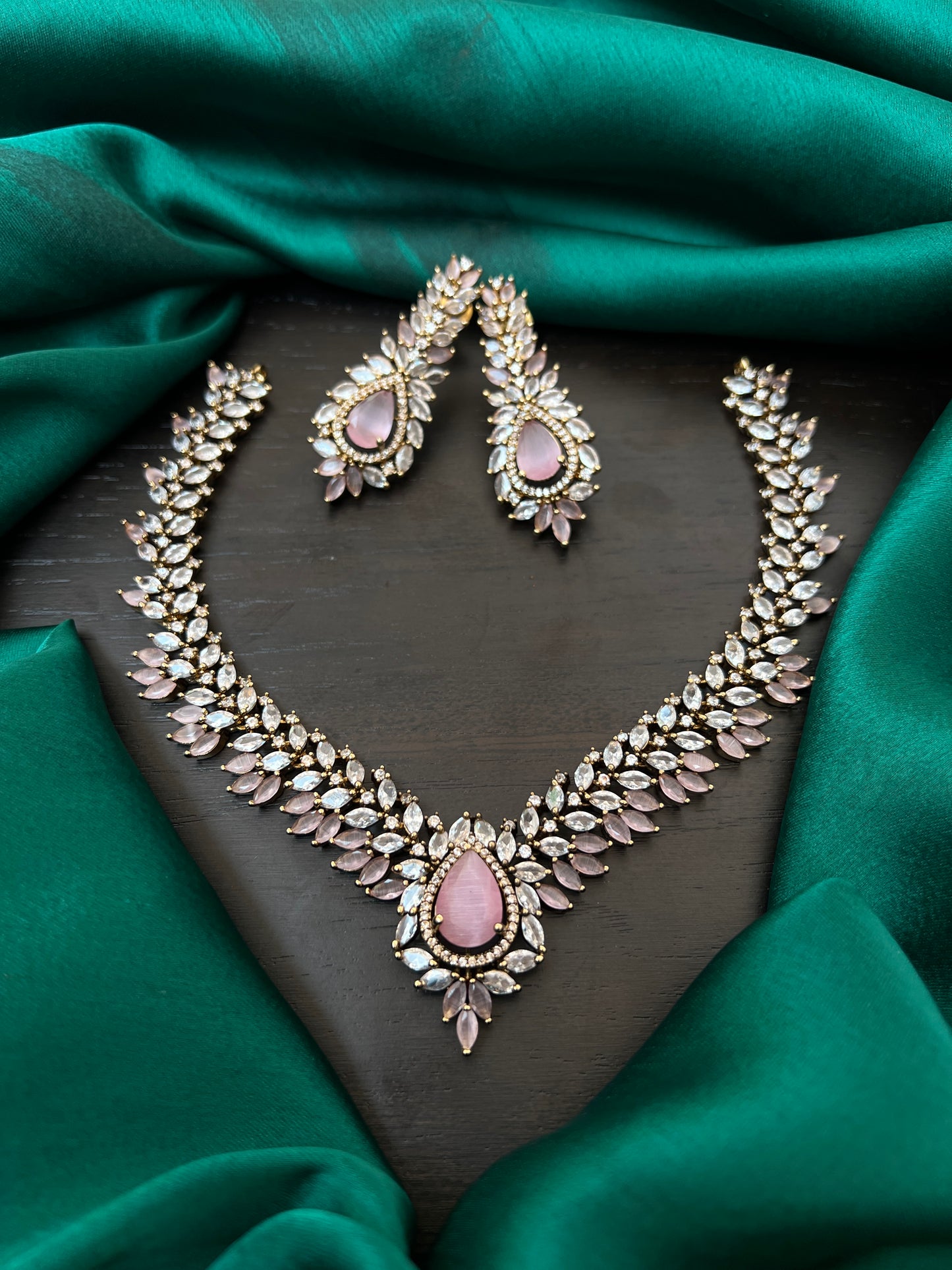 Victoria necklace