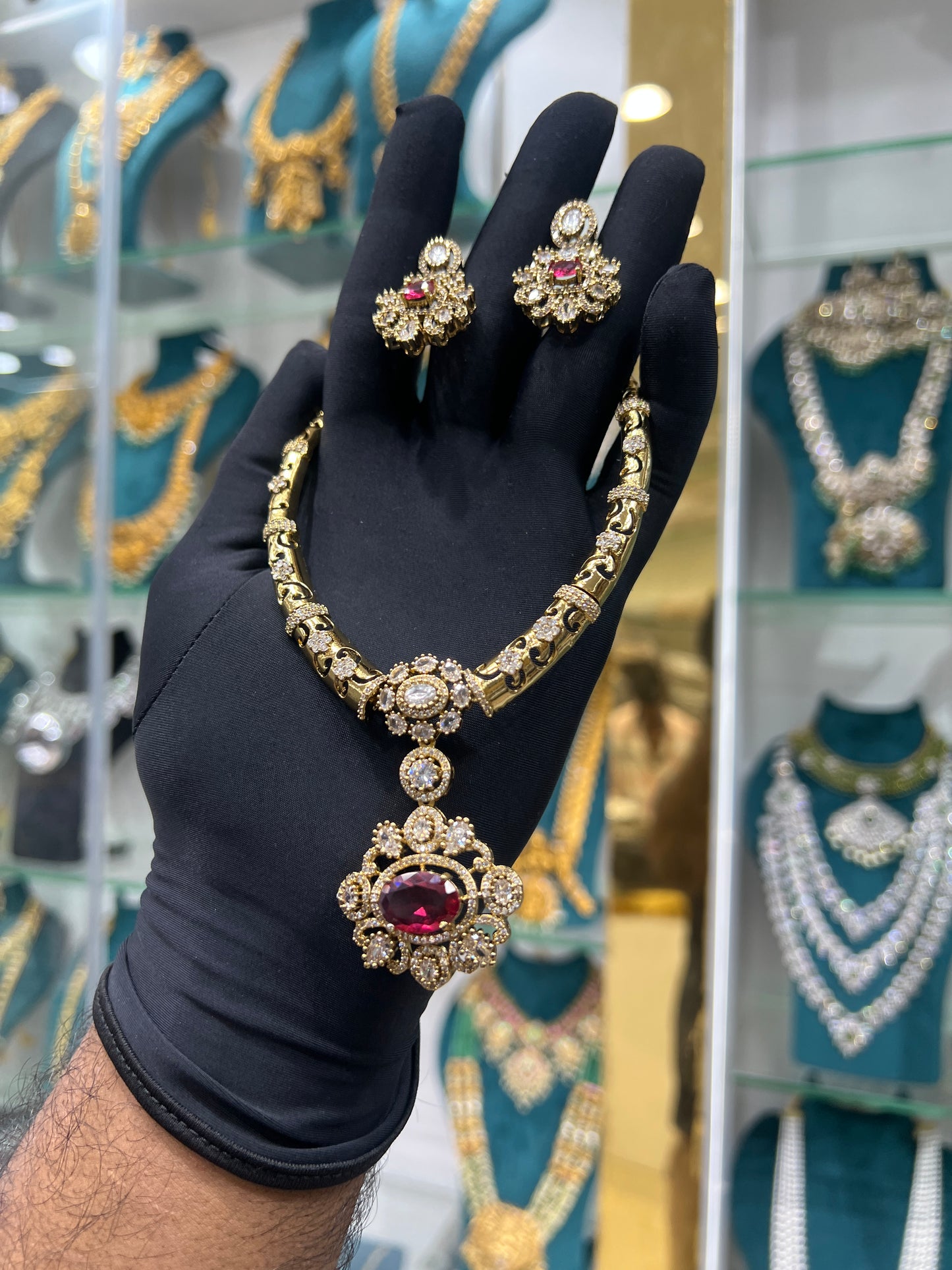 Victoria necklace kante