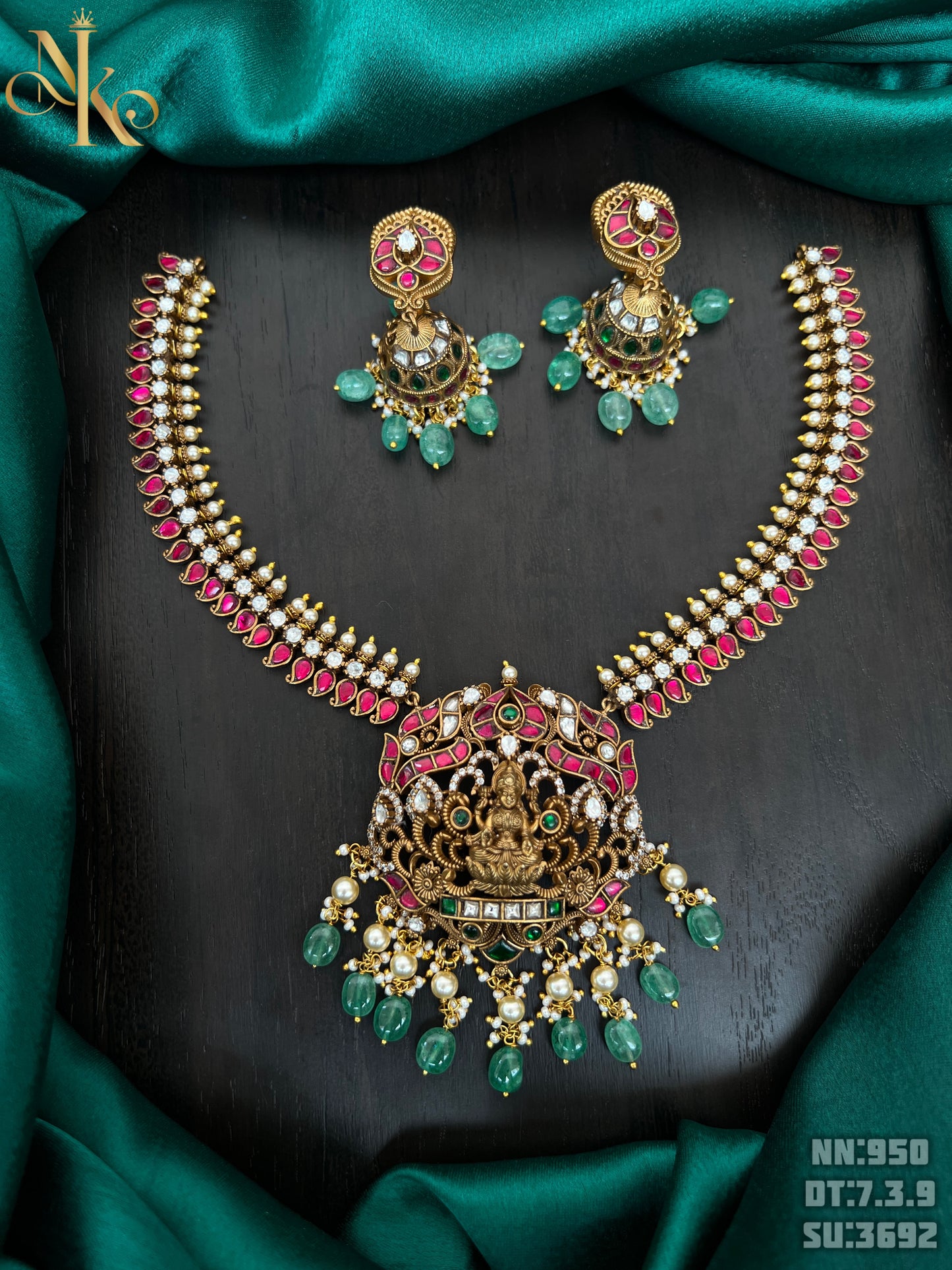 Kundan necklace and earrings
