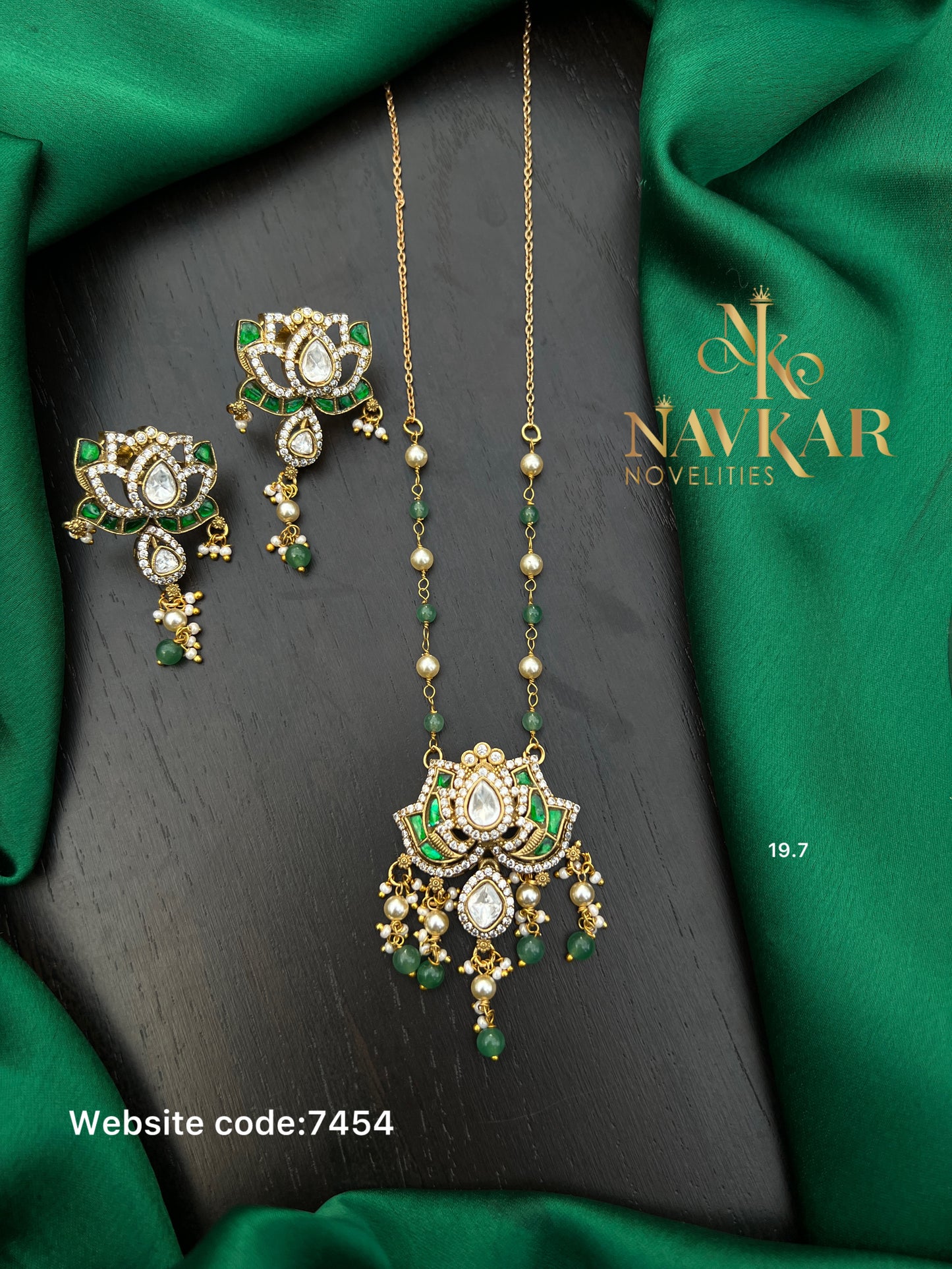 Kundan pendant set