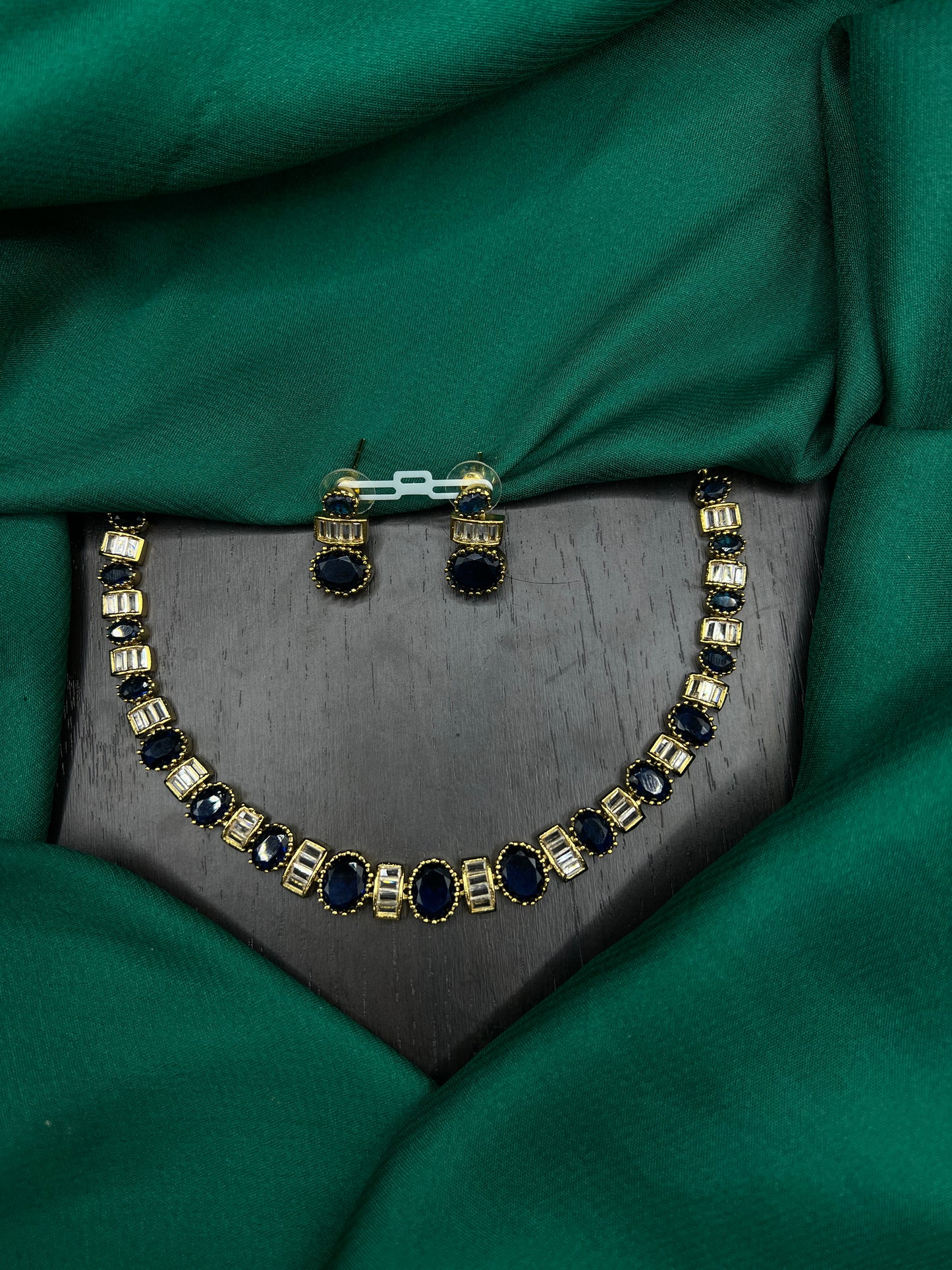 Victoria necklace