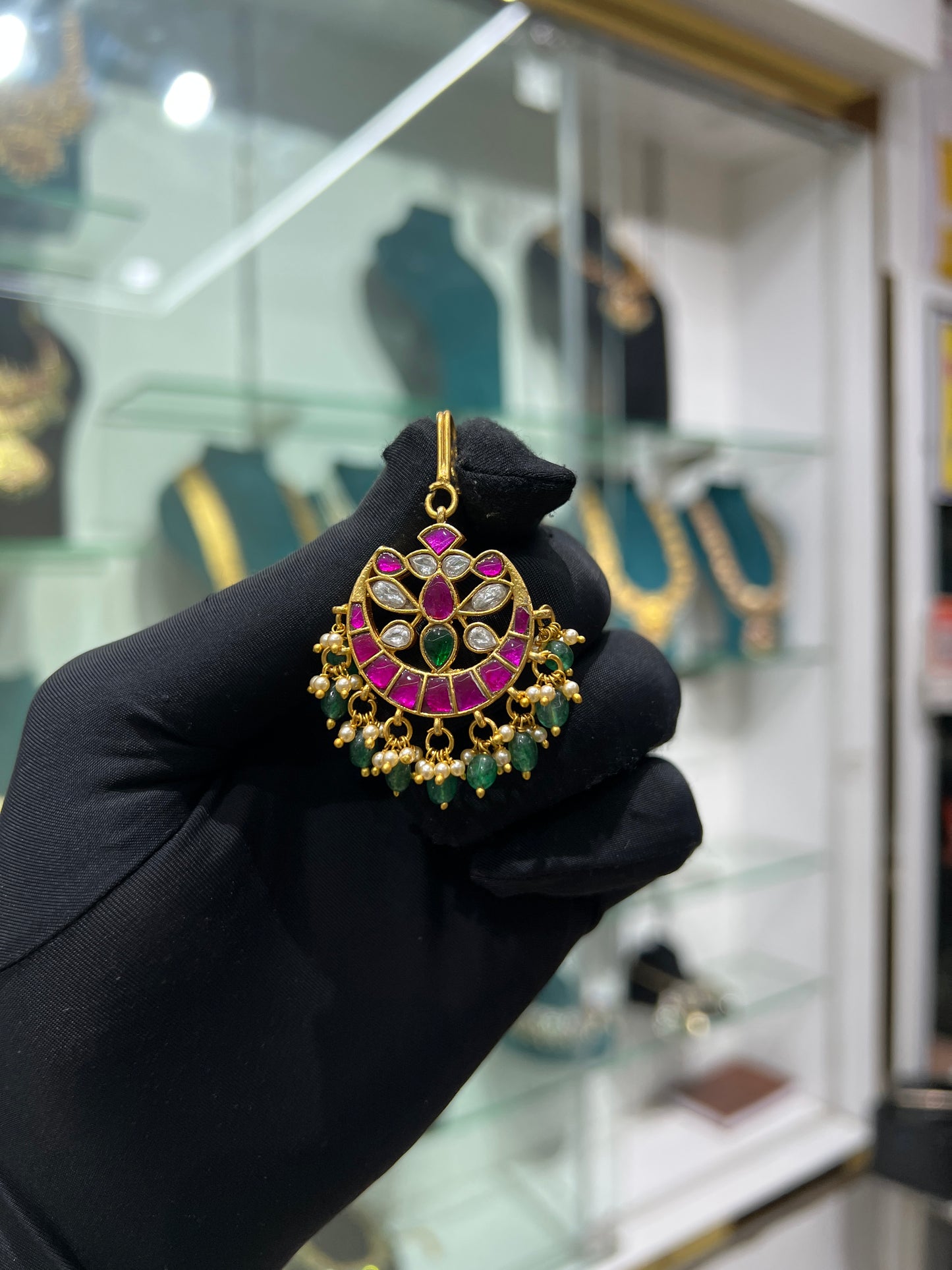 Kundan Tika