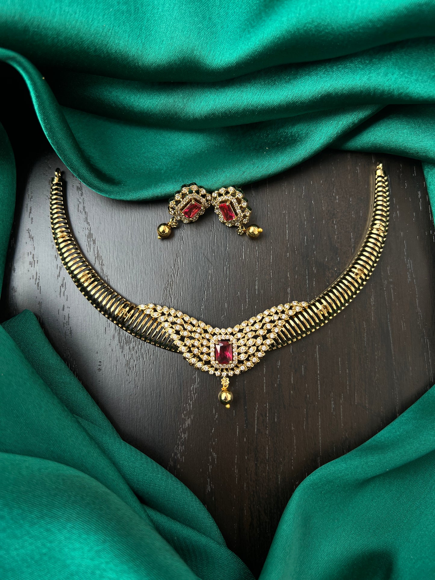 KANTI NECKLACE