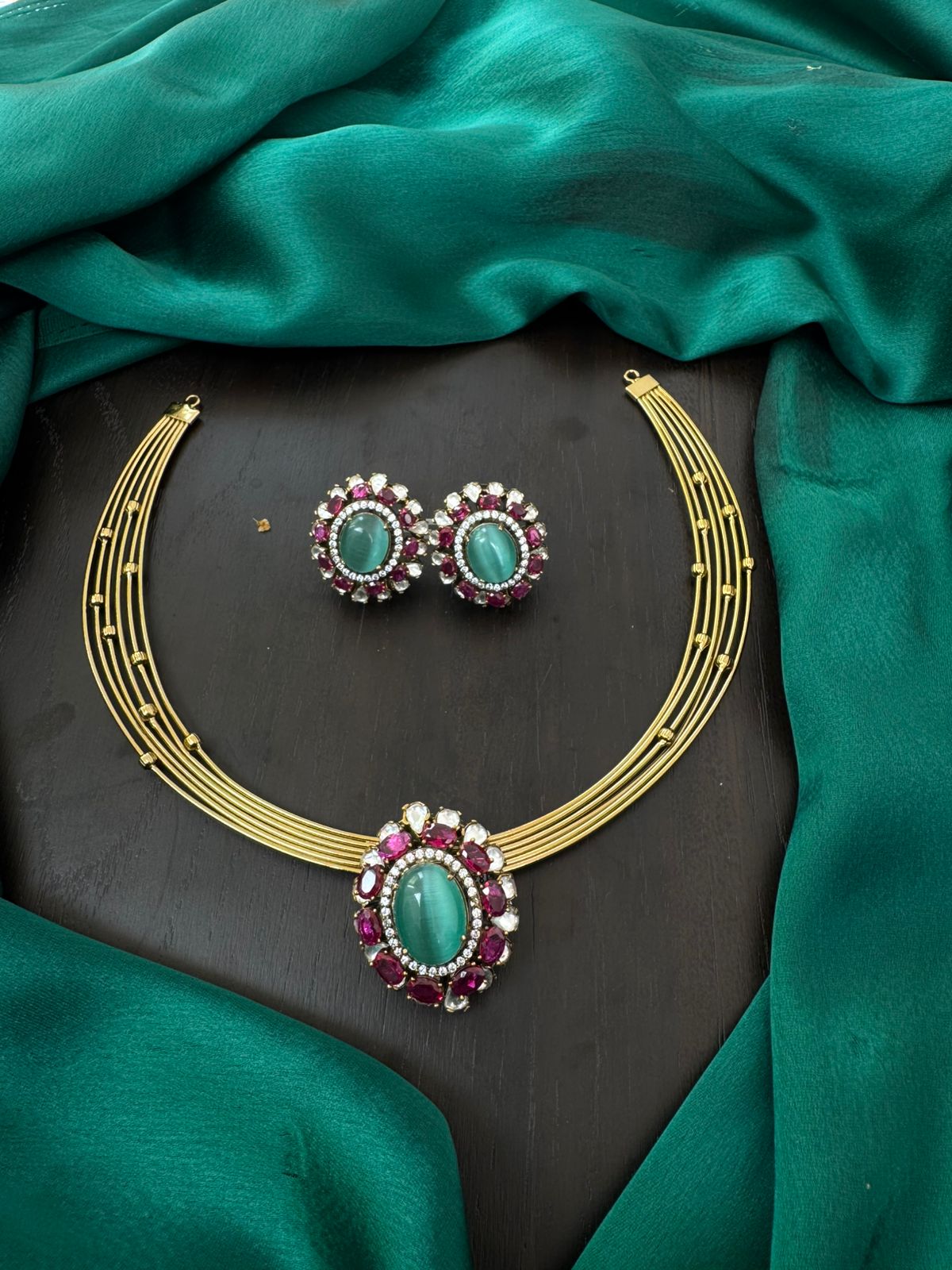 Hasli with mossonite locket set
