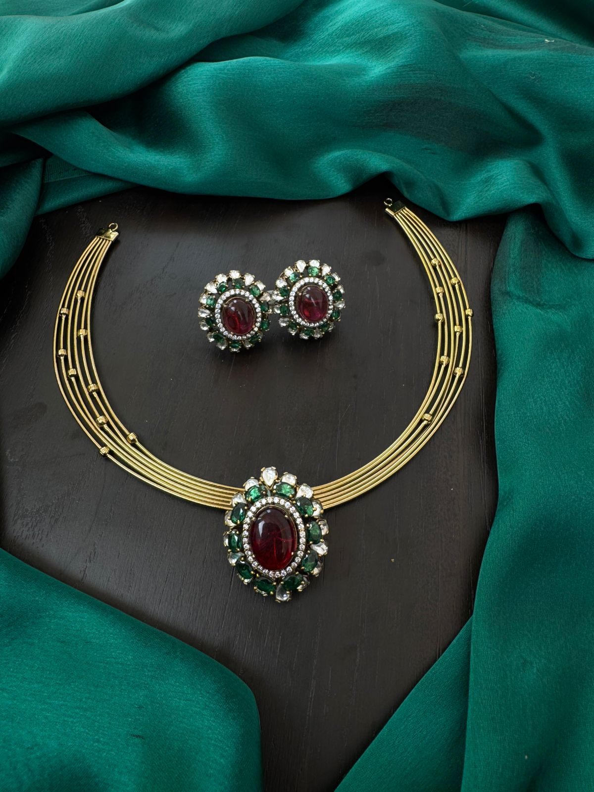 Hasli with mossonite locket set