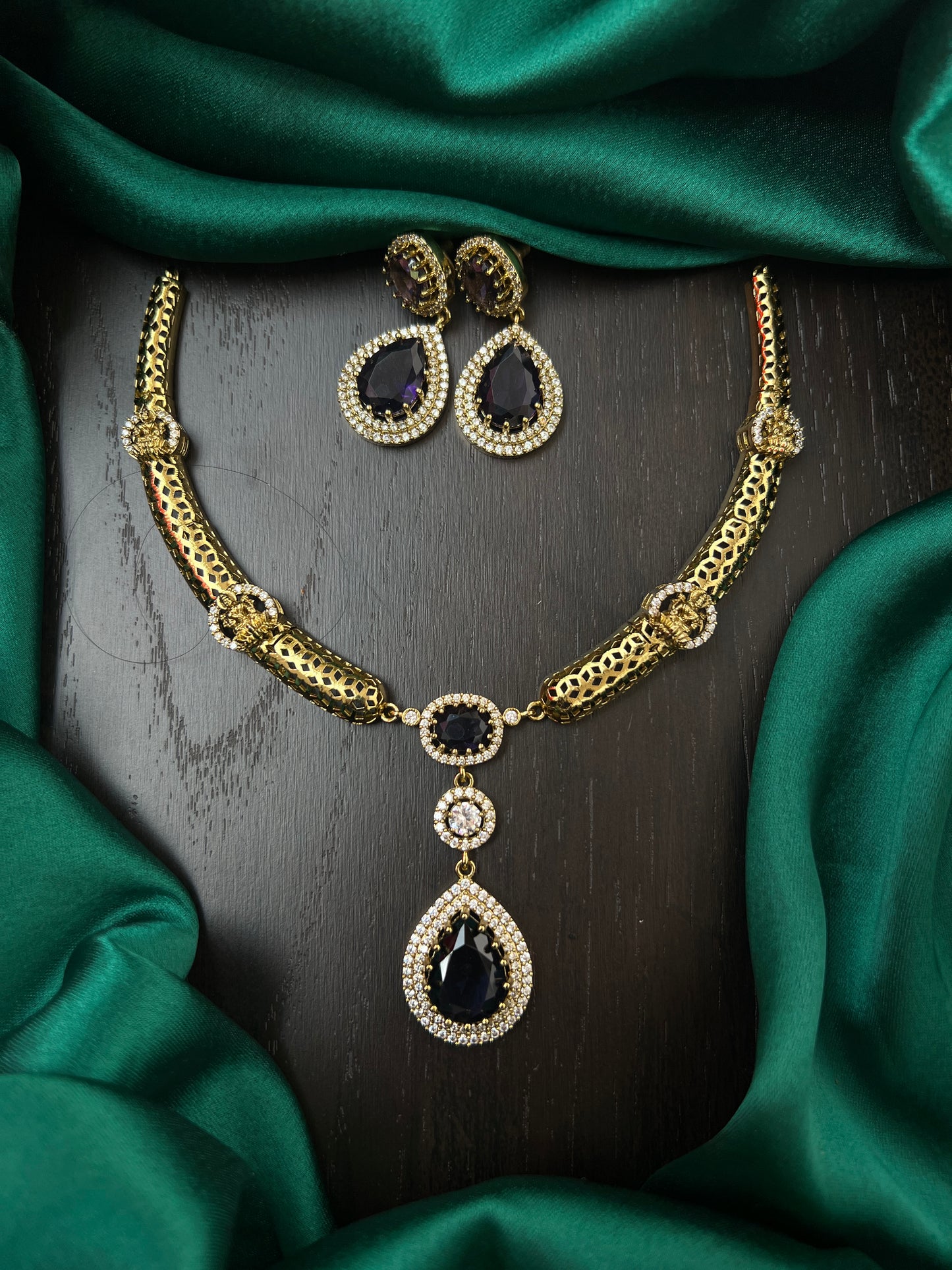 KANTI NECKLACE