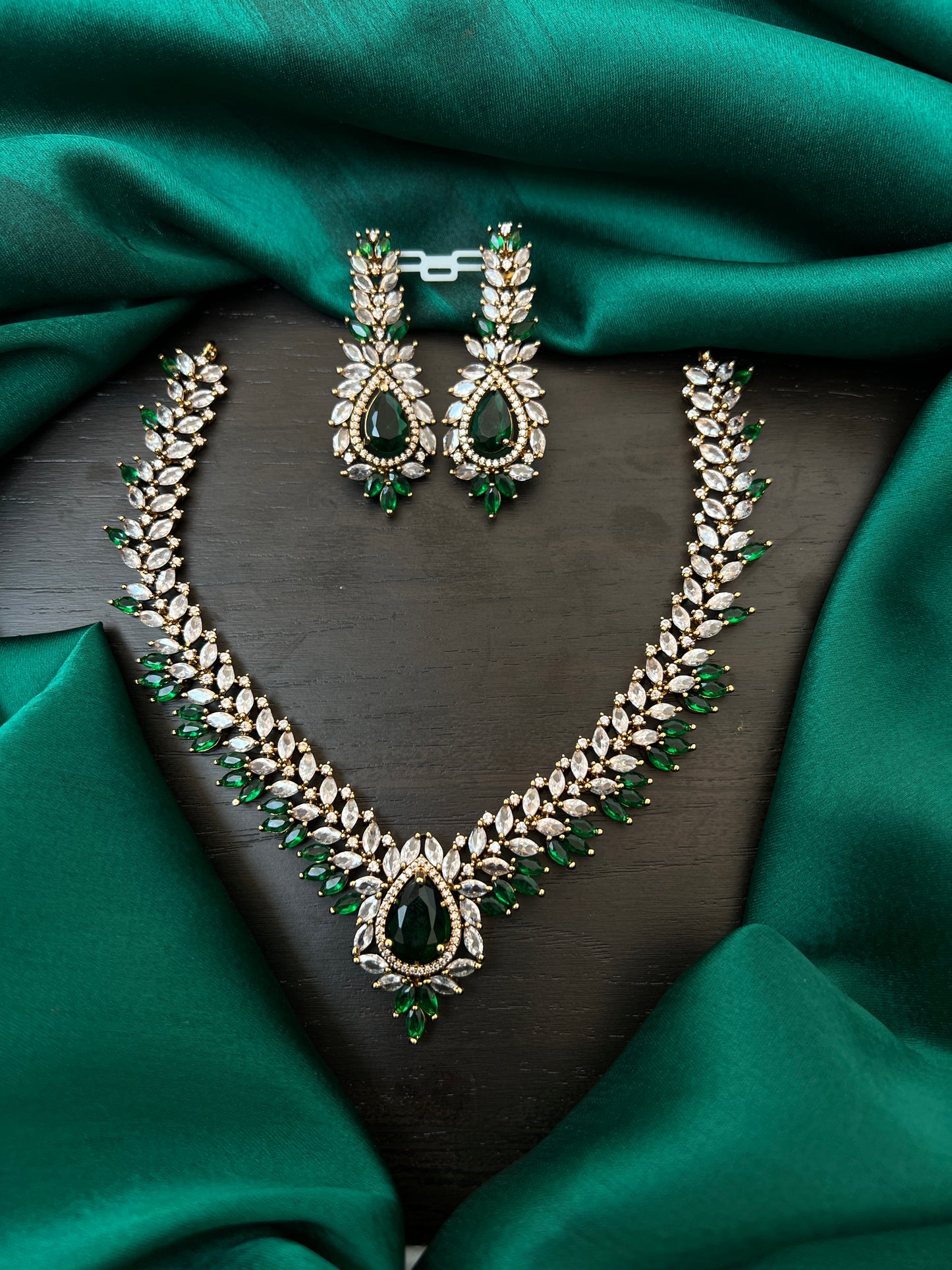 Victoria necklace