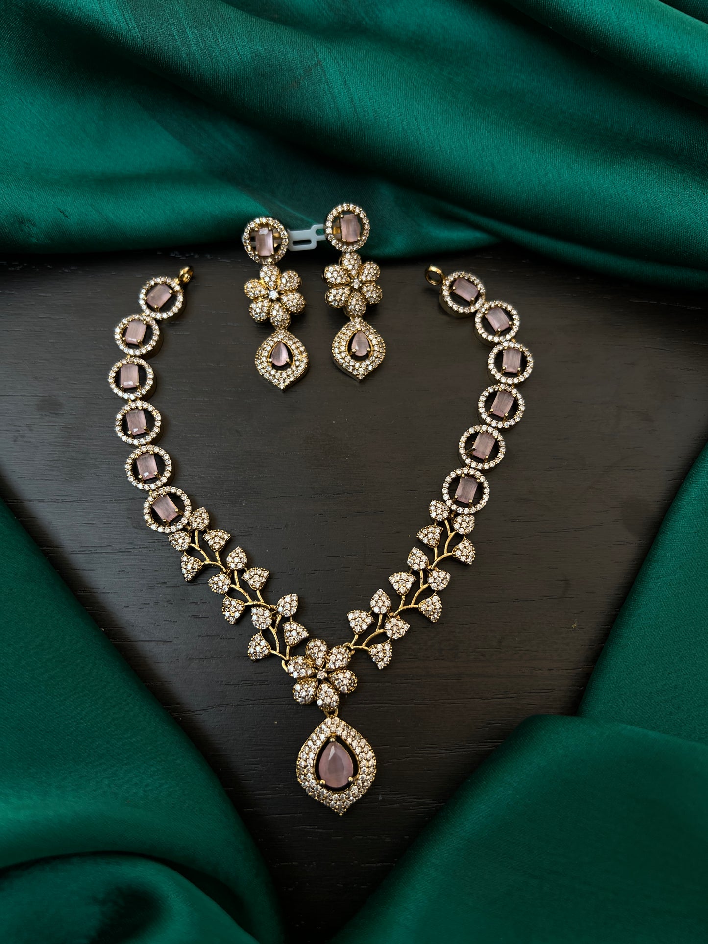 Victoria necklace