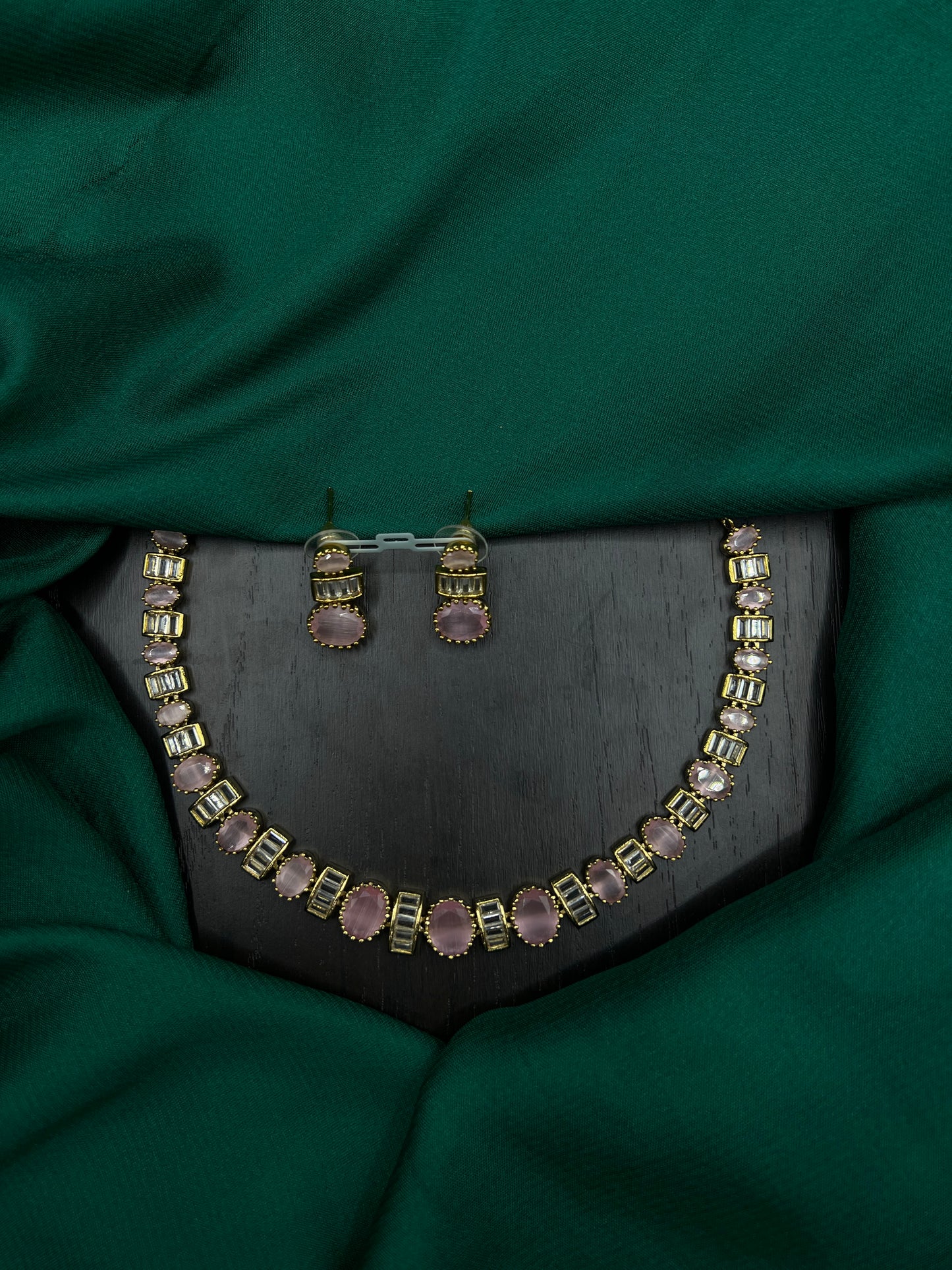 Victoria necklace