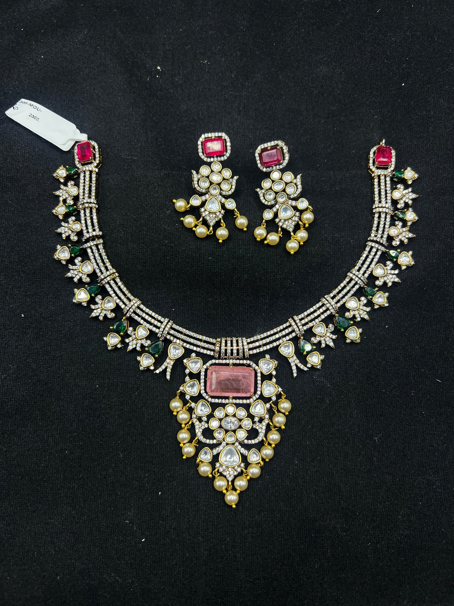 Victoria necklace